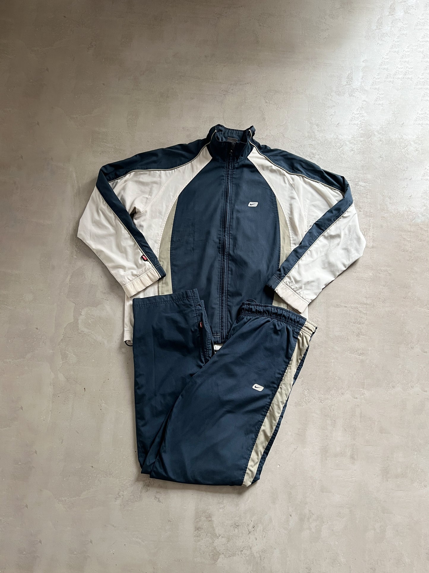 NAVY/CREME NIKE TRACK JACKET - M