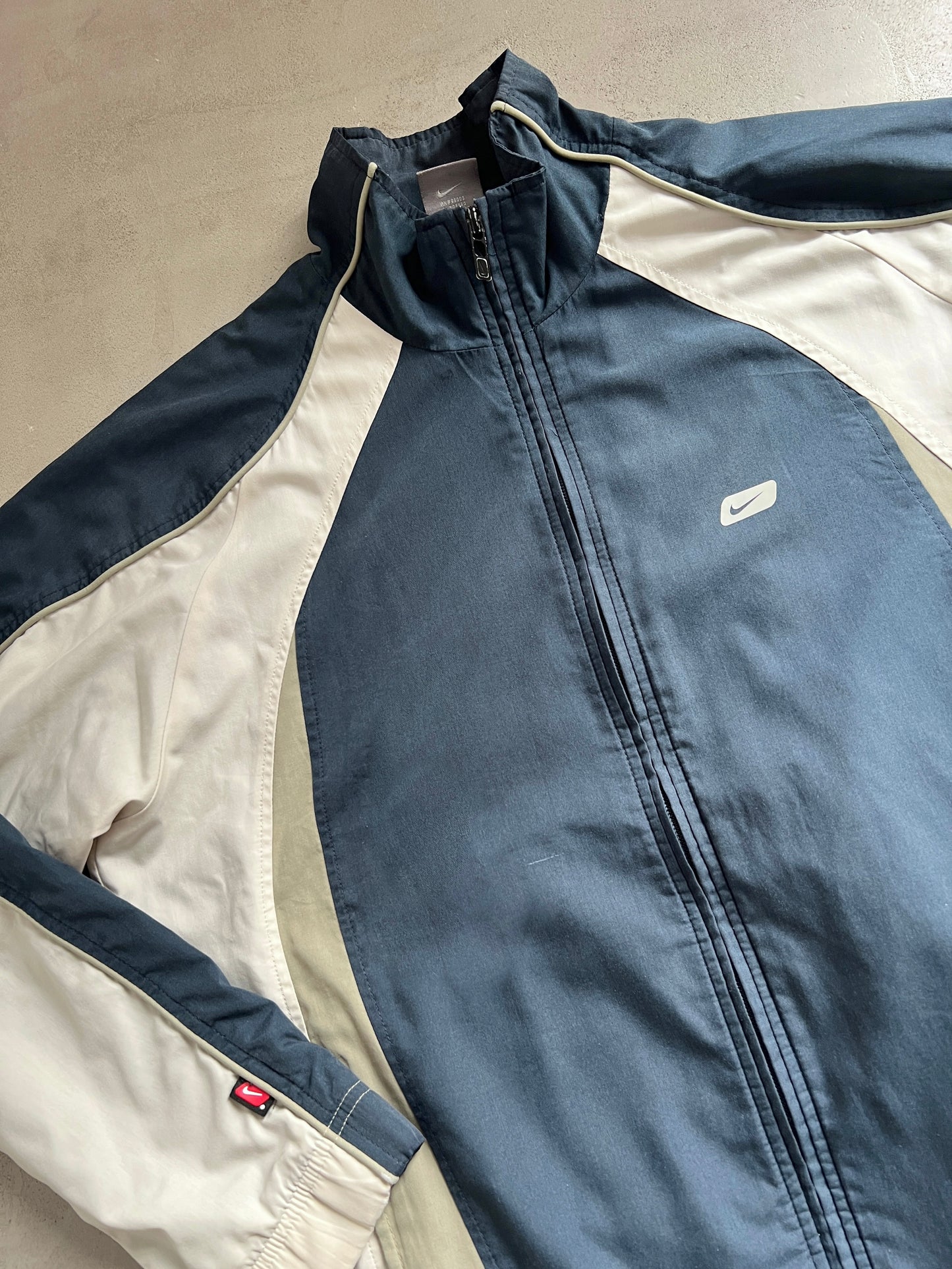 NAVY/CREME NIKE TRACK JACKET - M