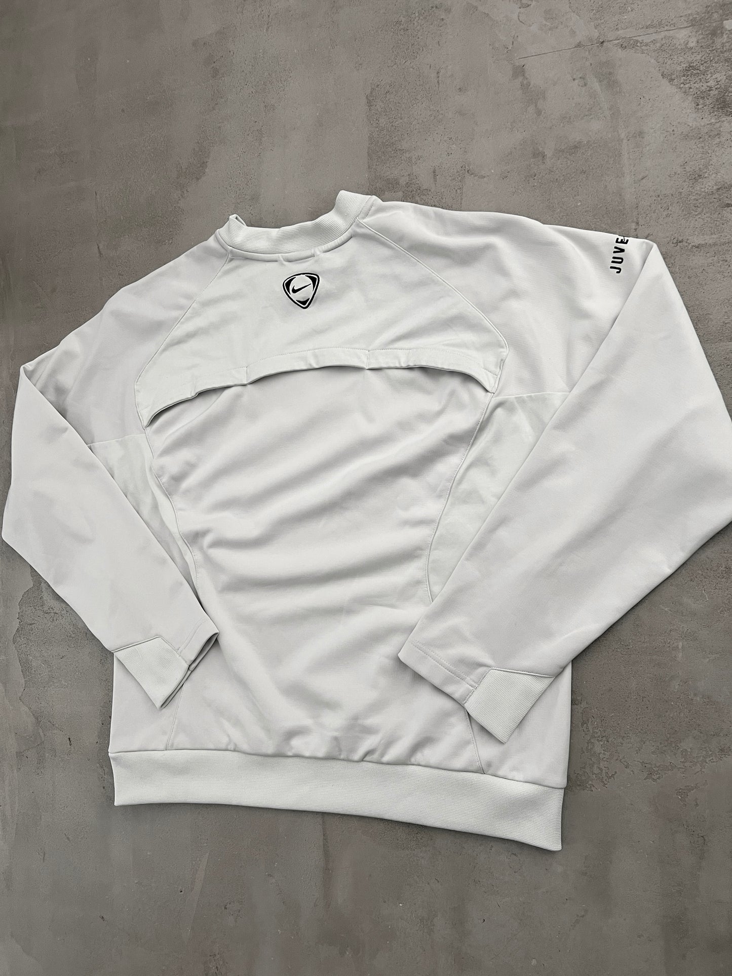 WHITE JUVENTUS TURIN NIKE SWEATER - 2000S - M