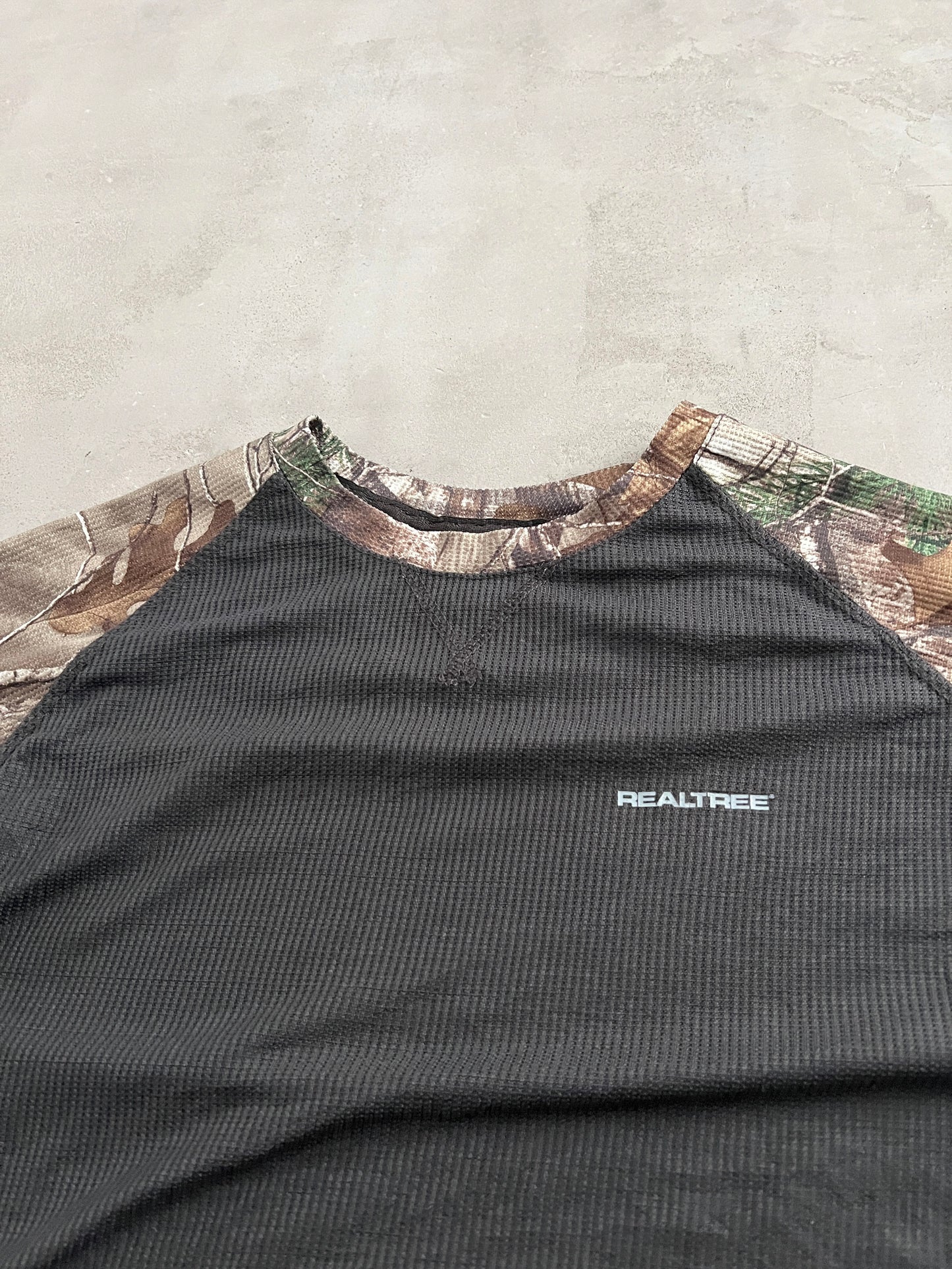 CAMO/BLACK REALTREE LONGSLEEVE - 2000S - L/M