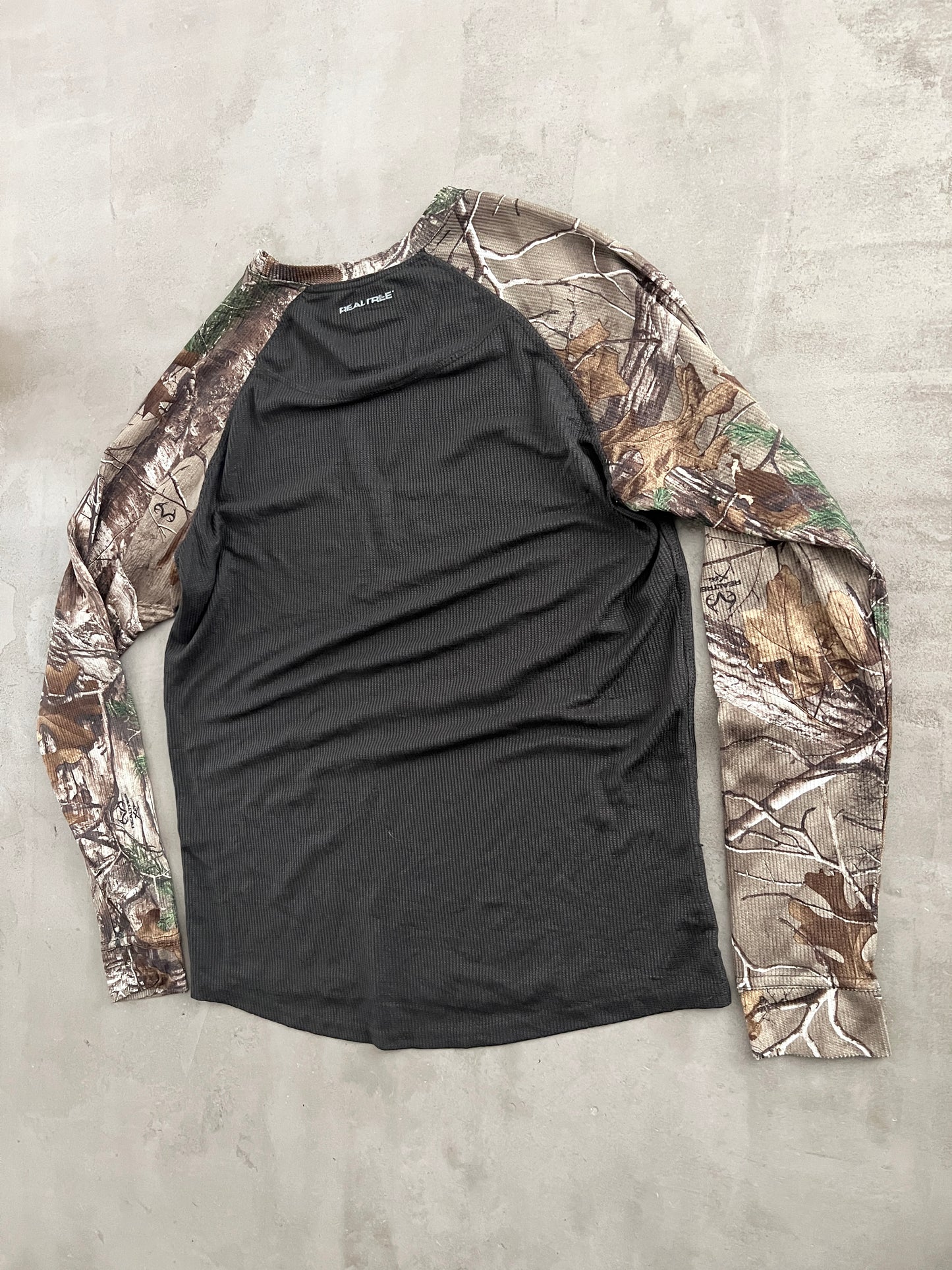 CAMO/BLACK REALTREE LONGSLEEVE - 2000S - L/M