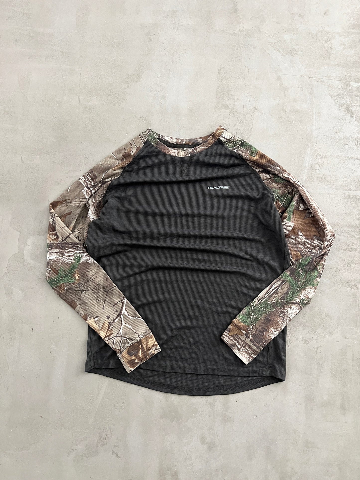 CAMO/BLACK REALTREE LONGSLEEVE - 2000S - L/M