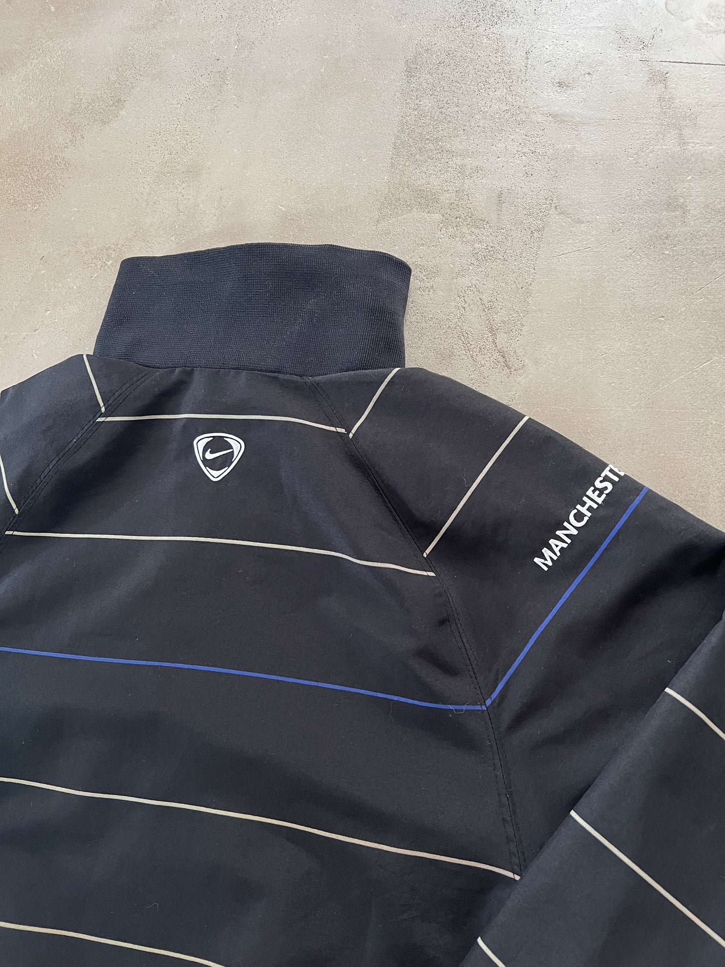 BLACK MANCHESTER UNITED NIKE JACKET - 2000S - M