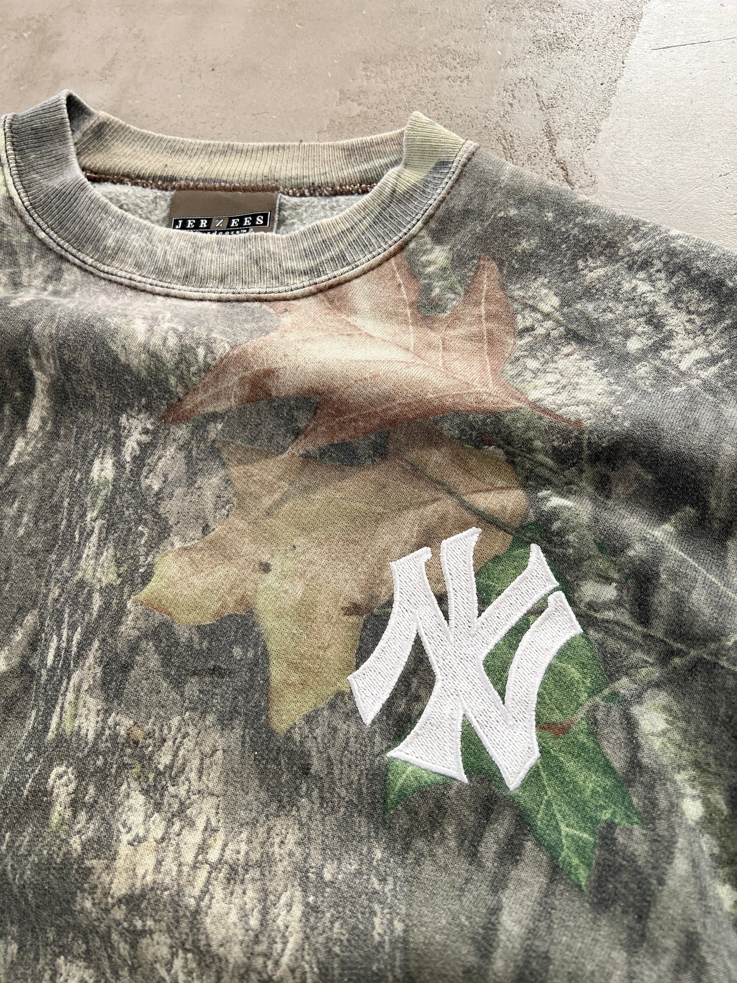 CAMO REALTREE YANKEES SWEATER - 1990S - L
