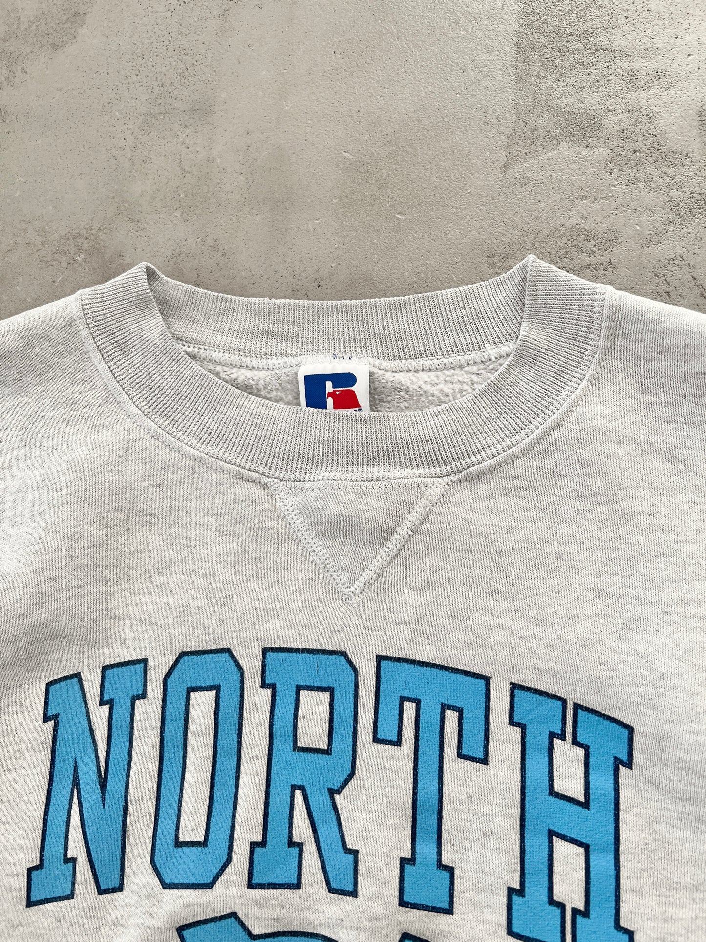 GREY UNC RUSSELL SWEATER - 1990S - M