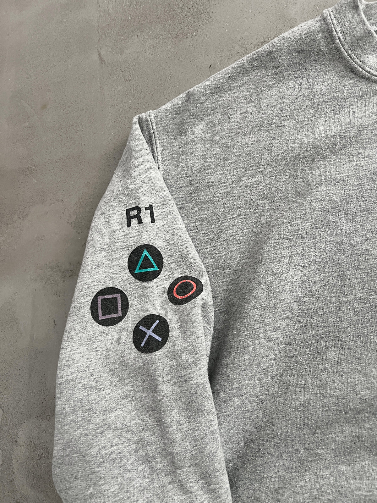 GREY PLAYSTATION SWEATER - 2000S - M