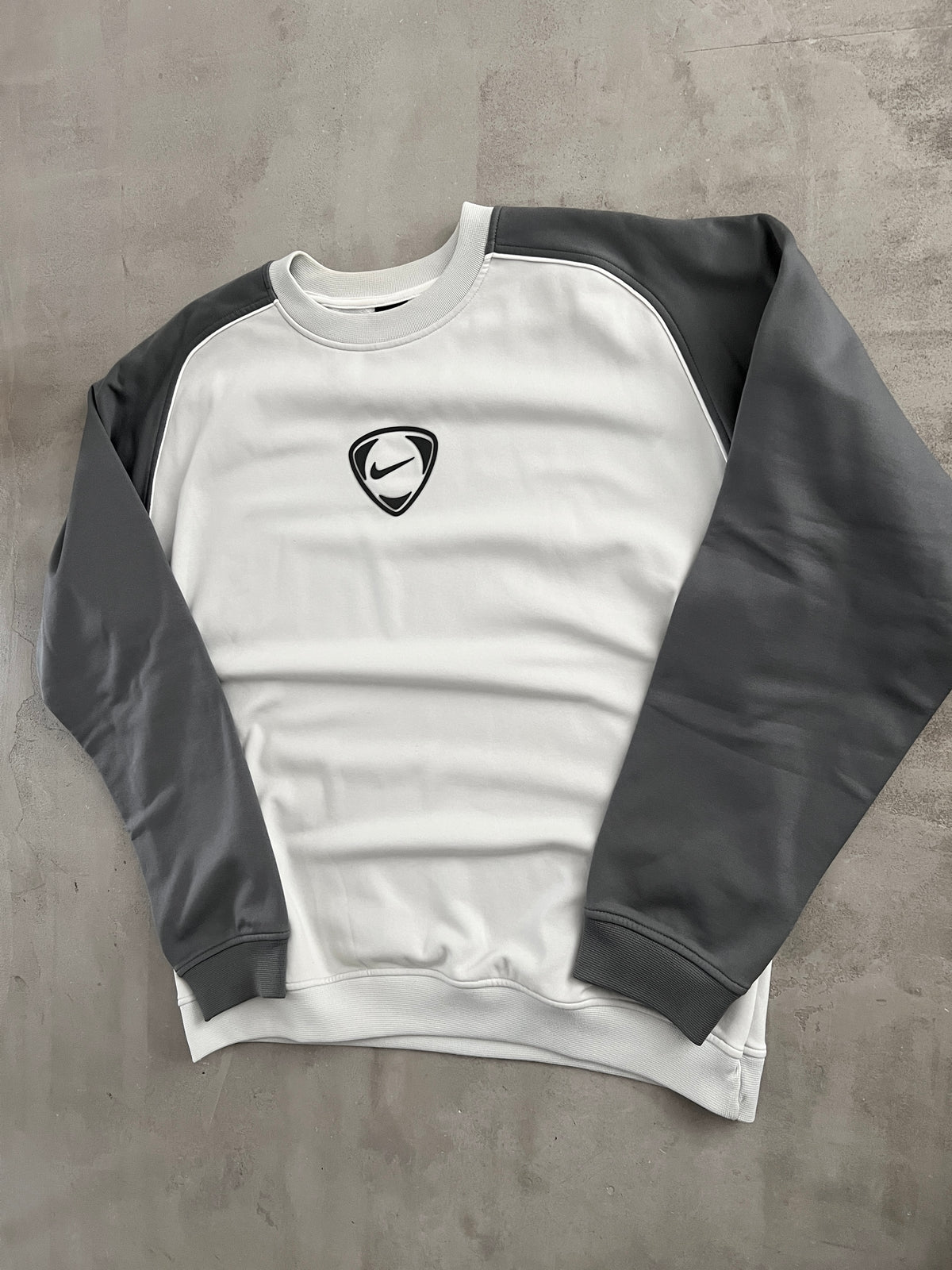 GREY NIKE SWEATER - 2000S - XL