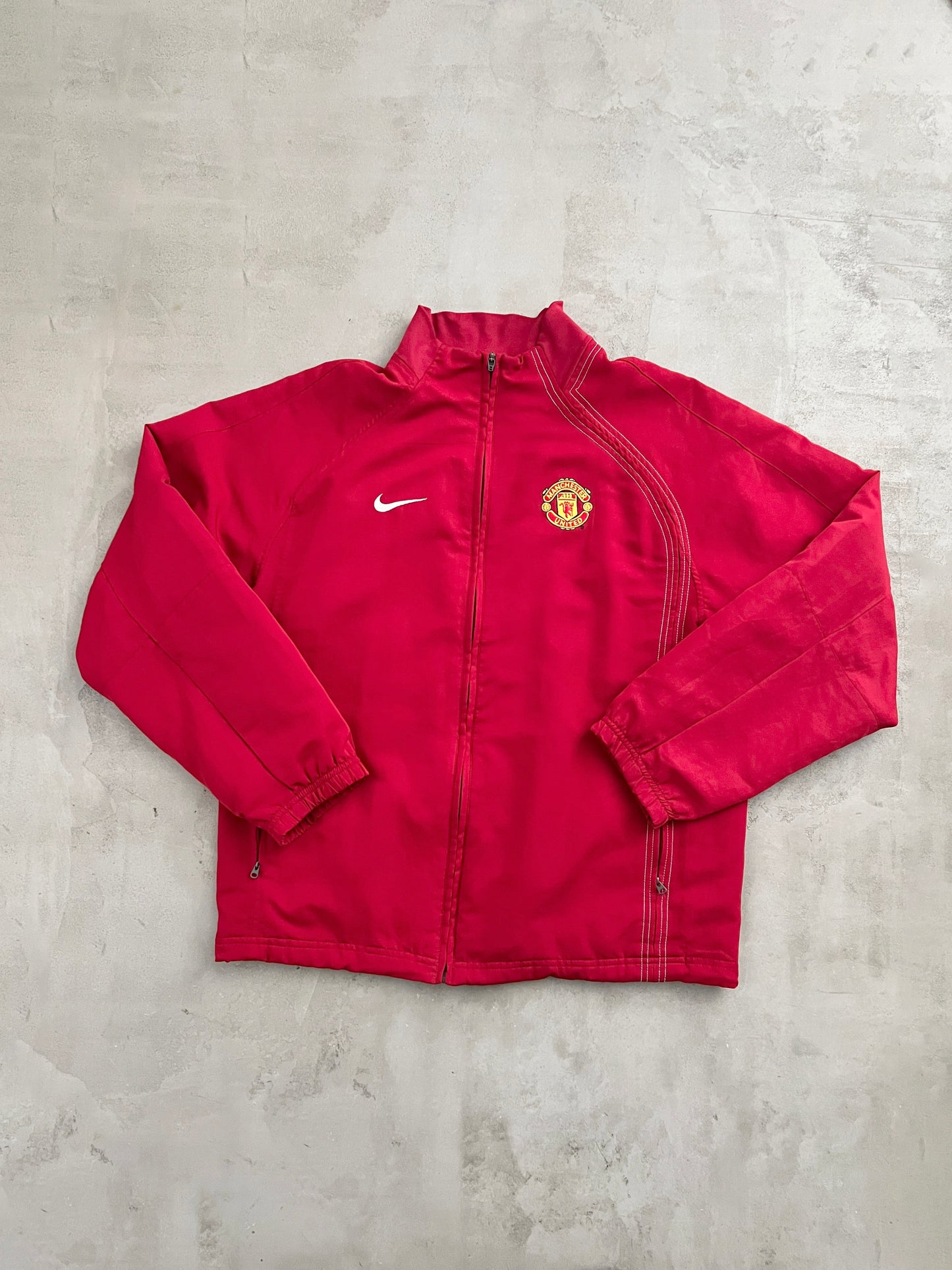 RED MANCHESTER UNITED NIKE JACKET - 2000S - L