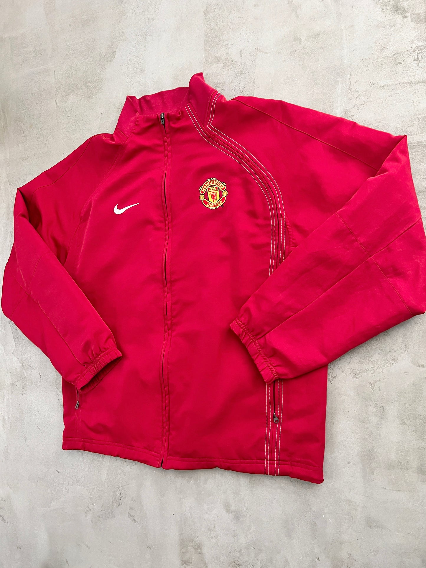 RED MANCHESTER UNITED NIKE JACKET - 2000S - L