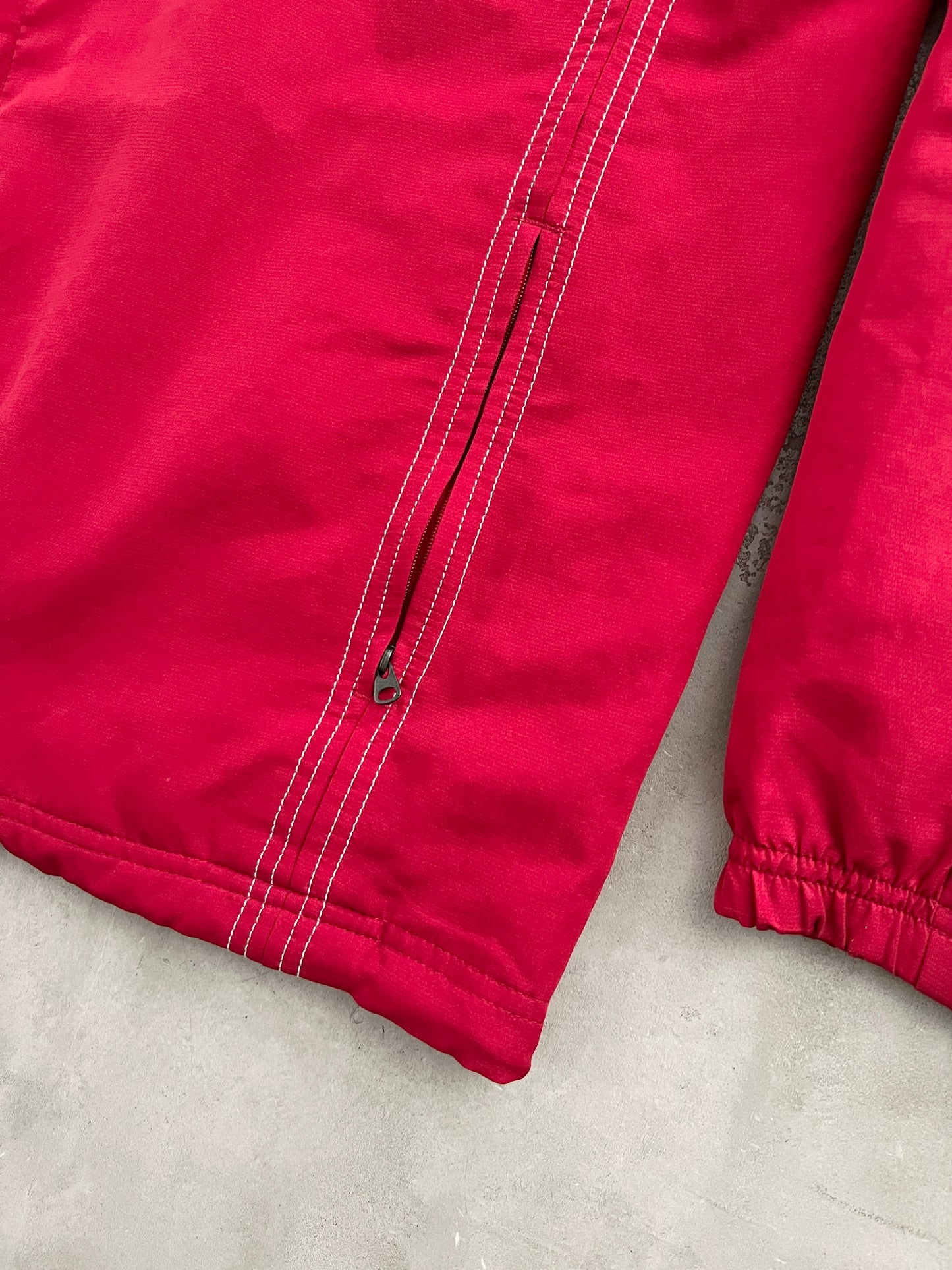 RED MANCHESTER UNITED NIKE JACKET - 2000S - L