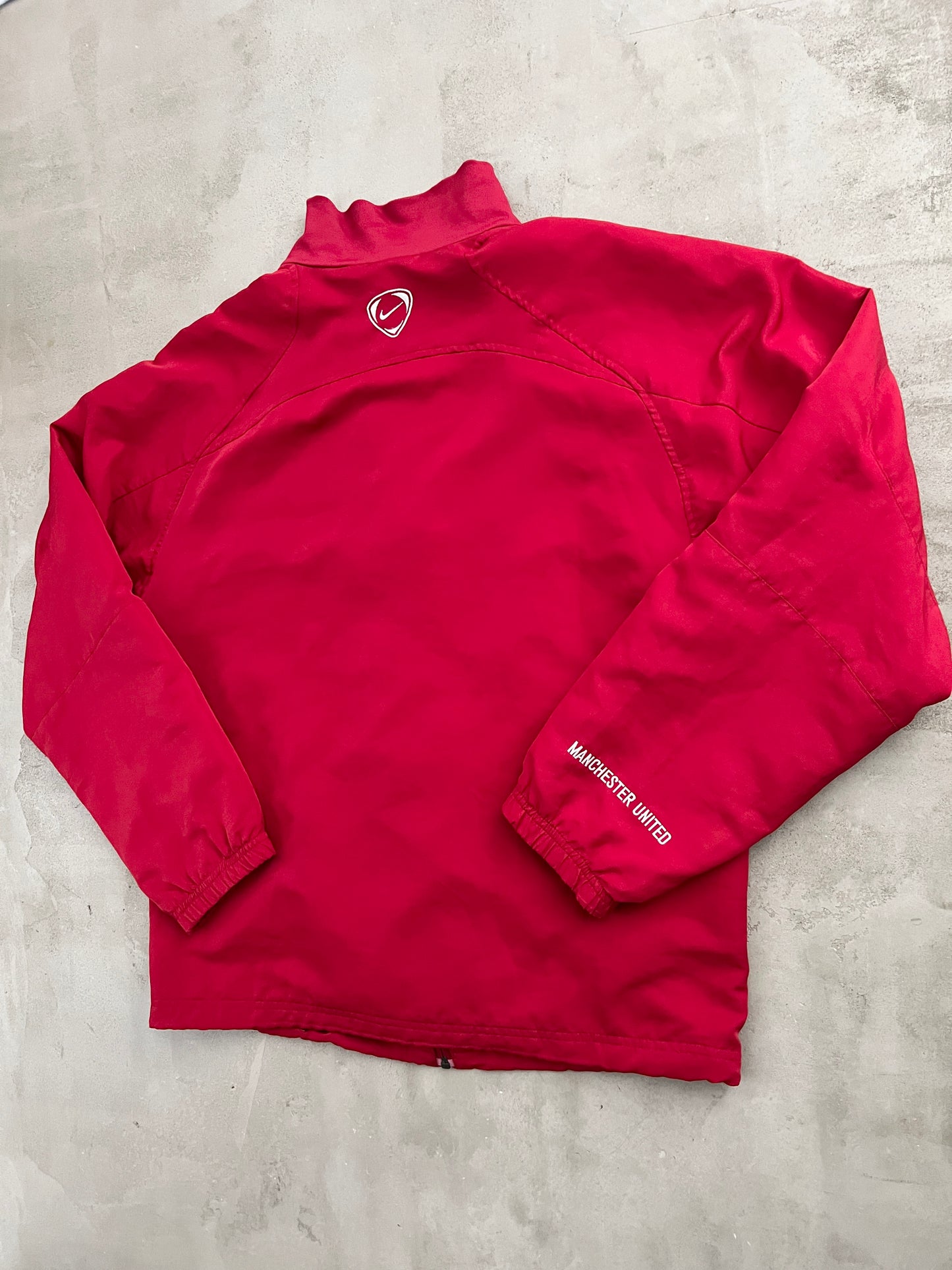 RED MANCHESTER UNITED NIKE JACKET - 2000S - L