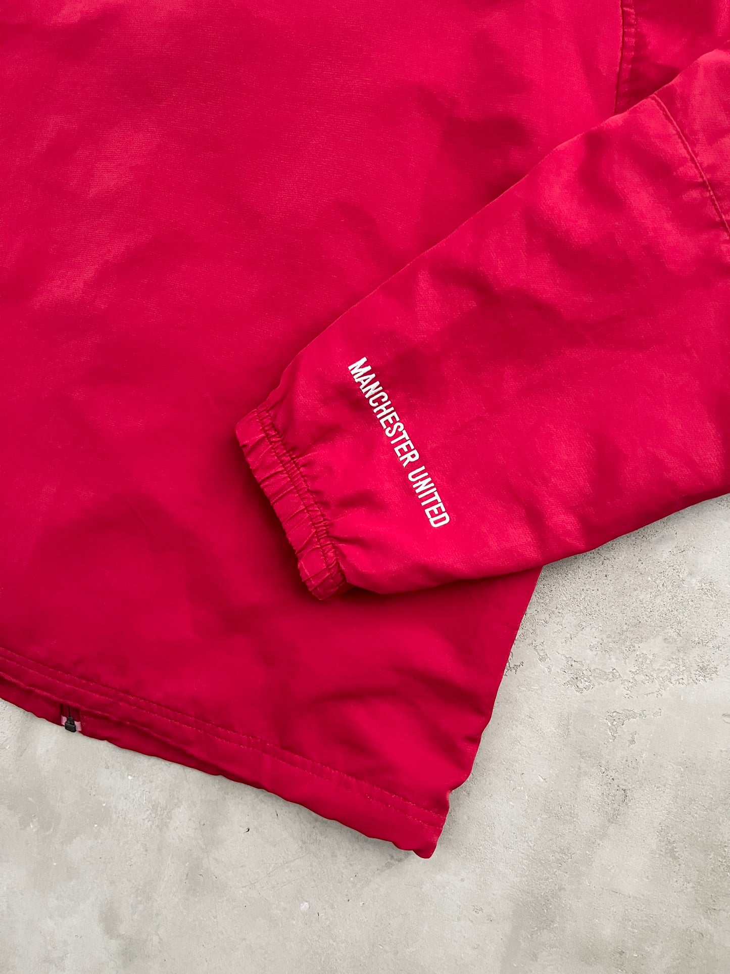 RED MANCHESTER UNITED NIKE JACKET - 2000S - L