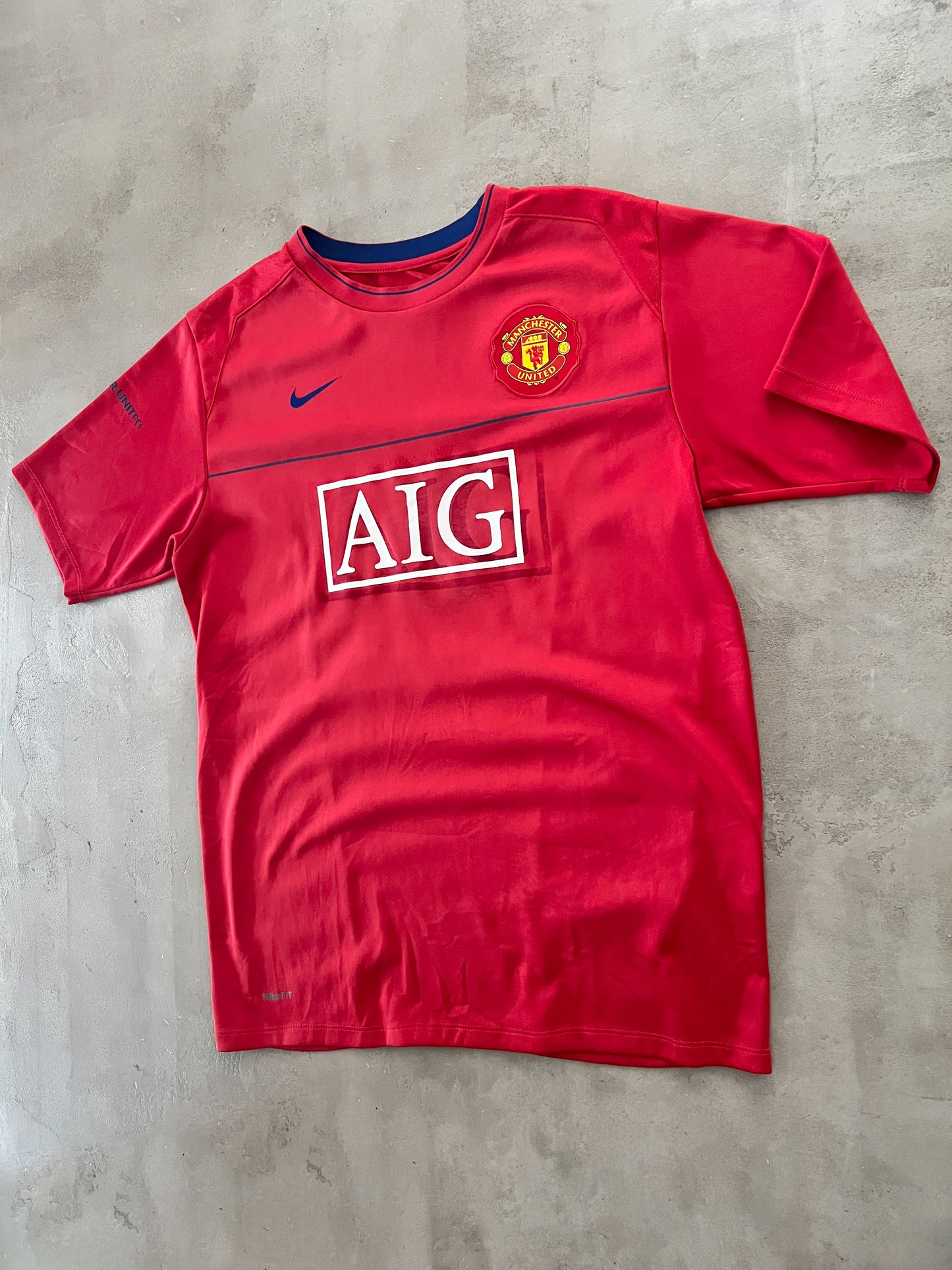 RED MANCHESTER UNITED NIKE JERSEY - 2000S - L