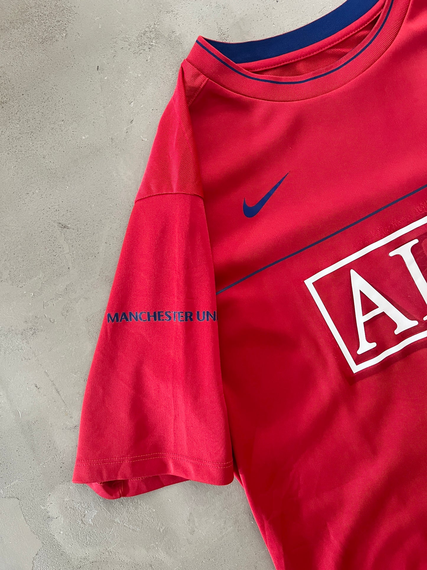 RED MANCHESTER UNITED NIKE JERSEY - 2000S - L