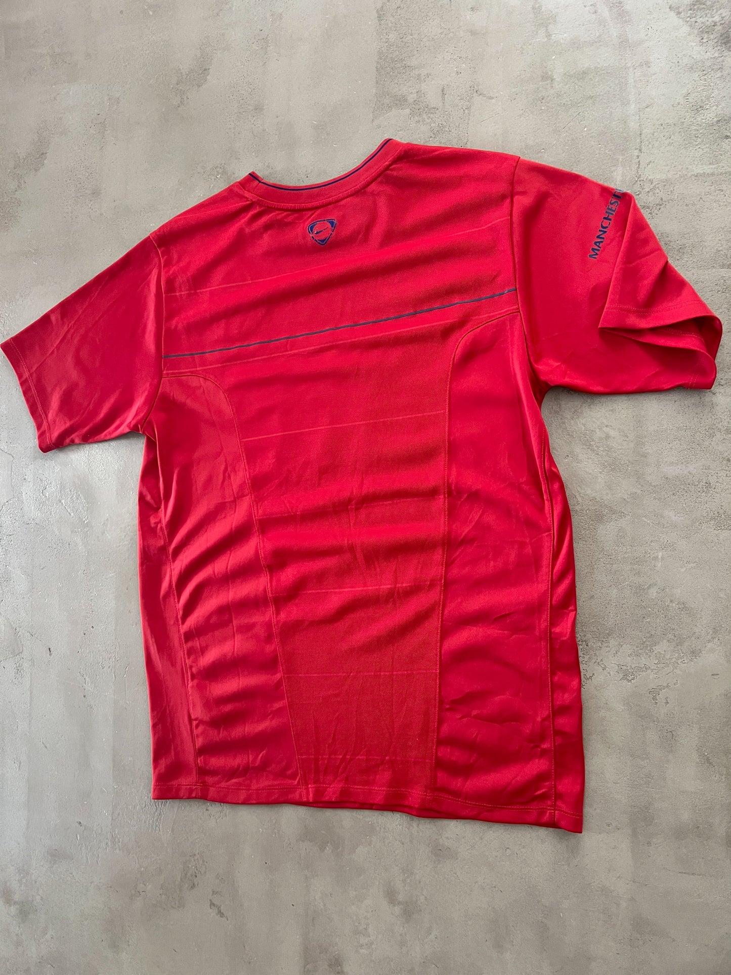 RED MANCHESTER UNITED NIKE JERSEY - 2000S - L