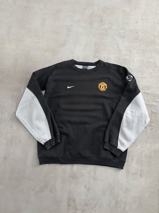 BLACK MANCHESTER UNITED NIKE SWEATER - 2000S - L