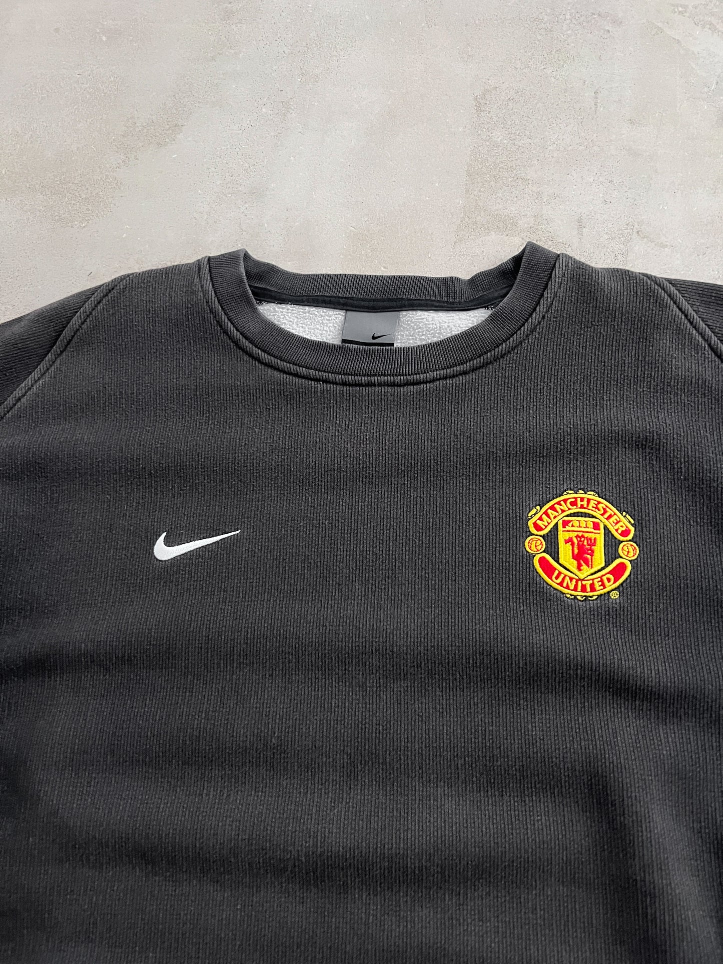BLACK MANCHESTER UNITED NIKE SWEATER - 2000S - L
