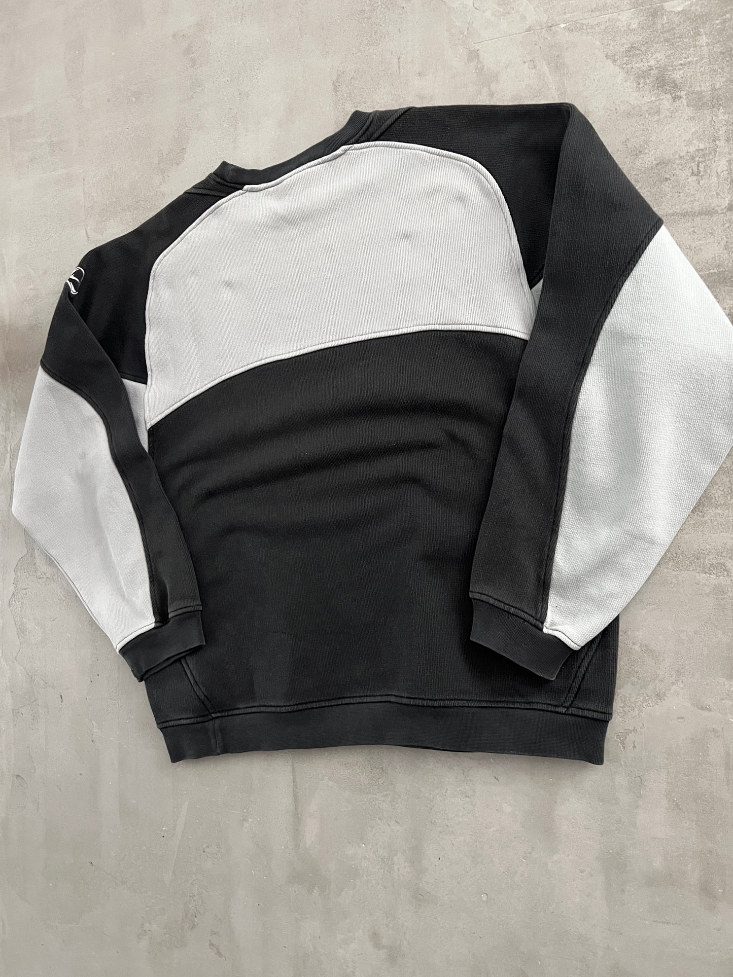 BLACK MANCHESTER UNITED NIKE SWEATER - 2000S - L