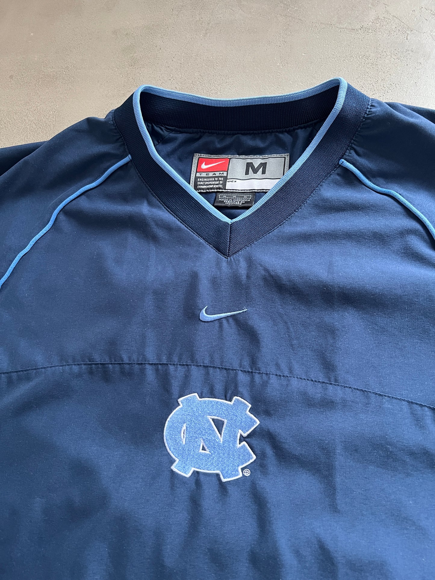 NAVY/BABY BLUE UNC NIKE SWEATER - 1990S - L/XL