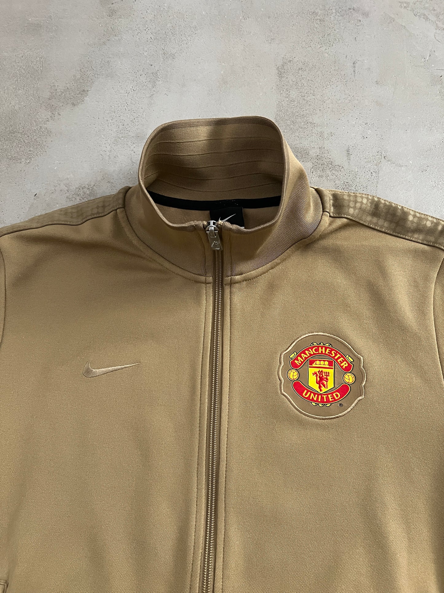 BEIGE MANCHESTER UNITED NIKE JACKET - 2000S - M