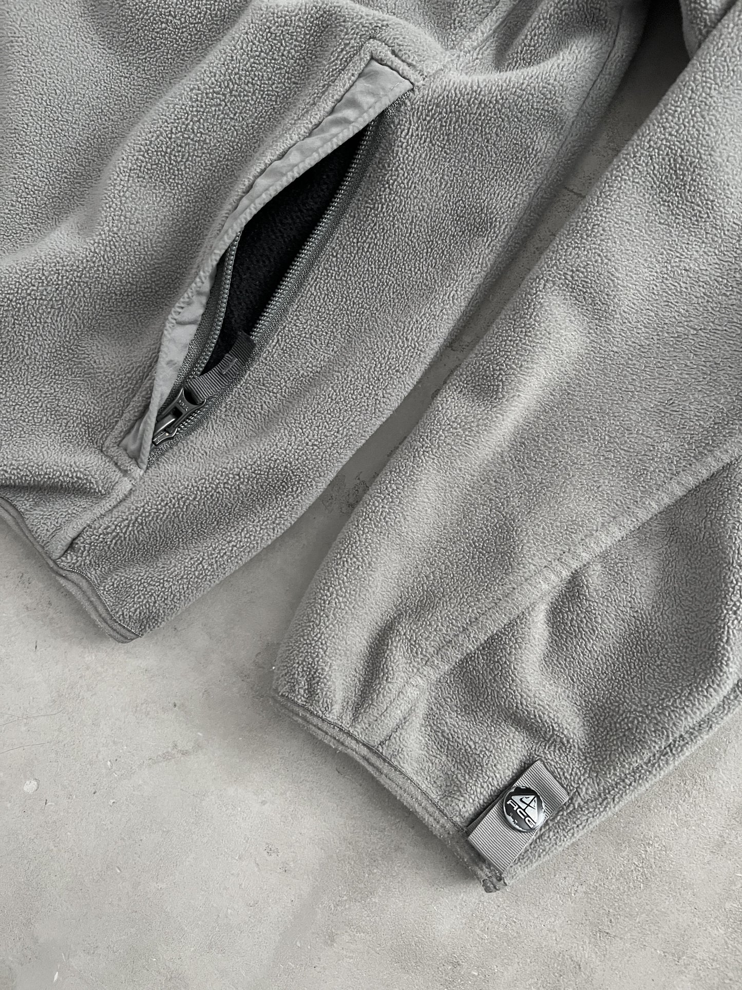 GREY NIKE ACG FLEECE JACKET - 2000S - M