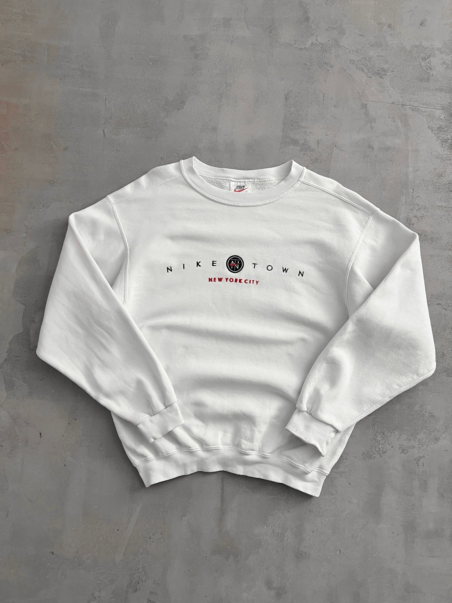 WHITE NIKE TOWN SWEATER - 1990S. -S