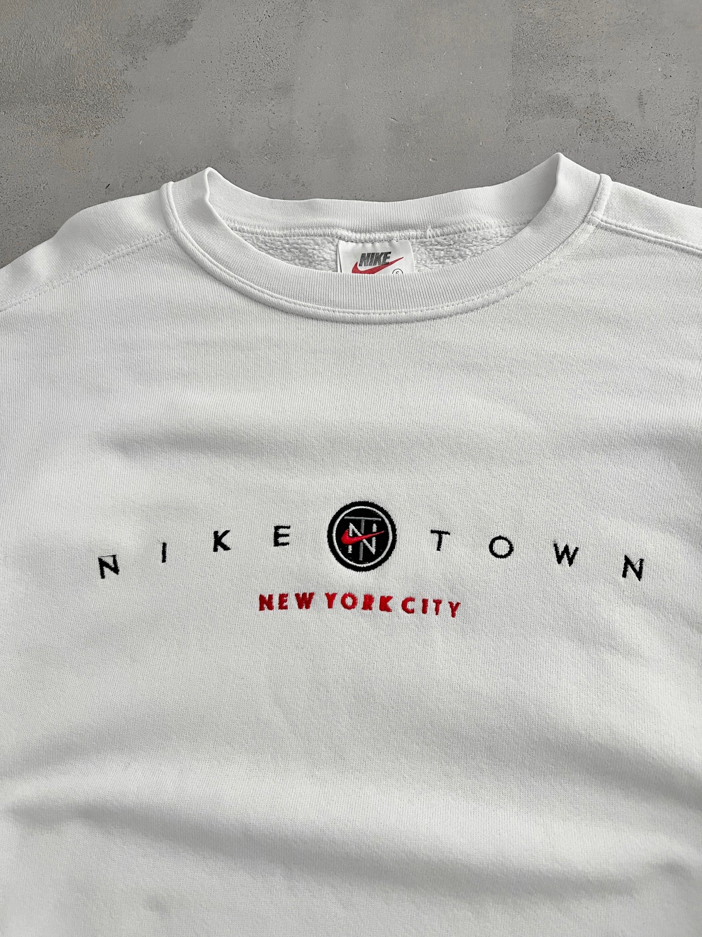 WHITE NIKE TOWN SWEATER - 1990S. -S