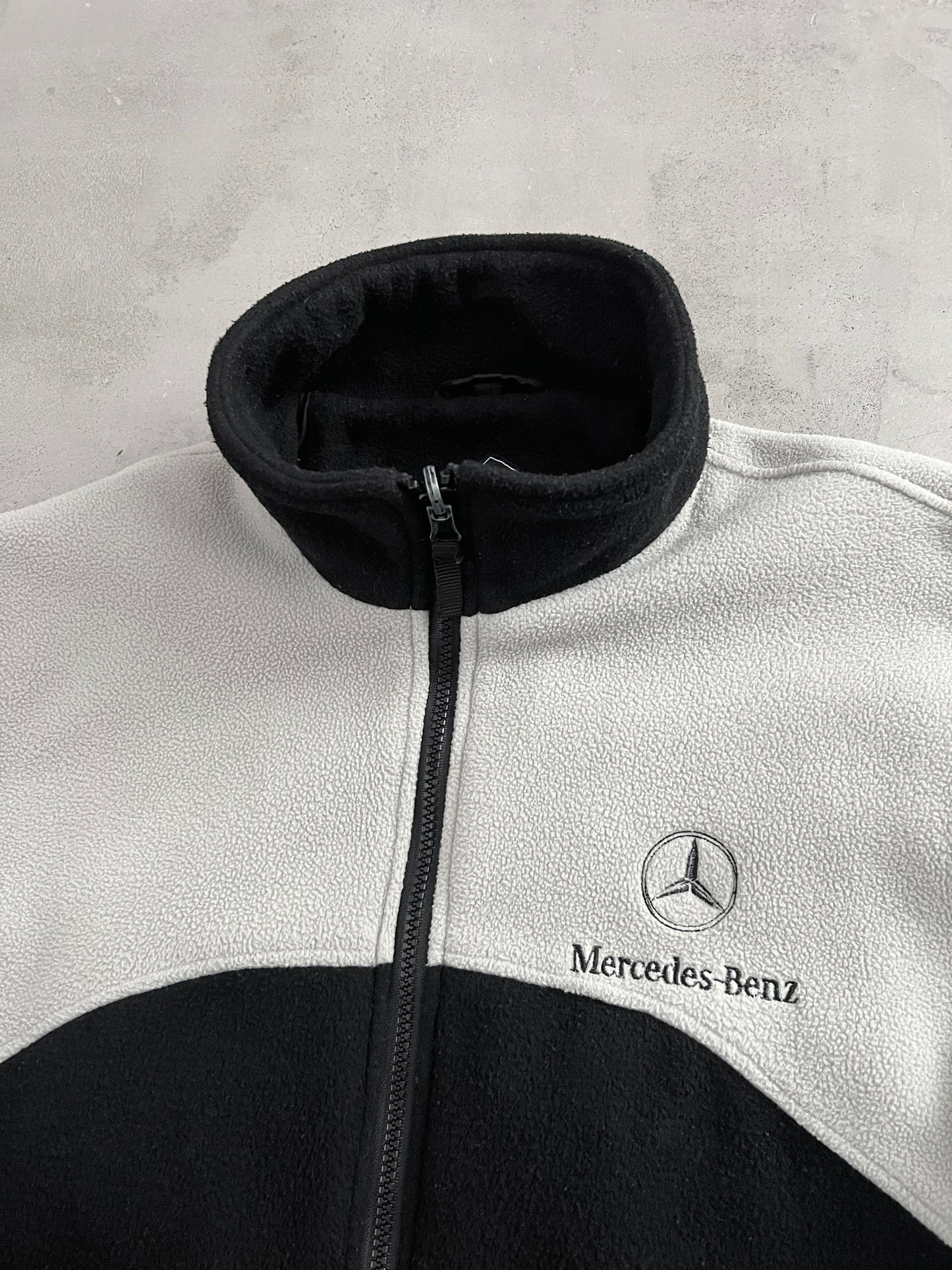 CREME/BLACK MERCEDES BENZ FLEECE - 2000S - M