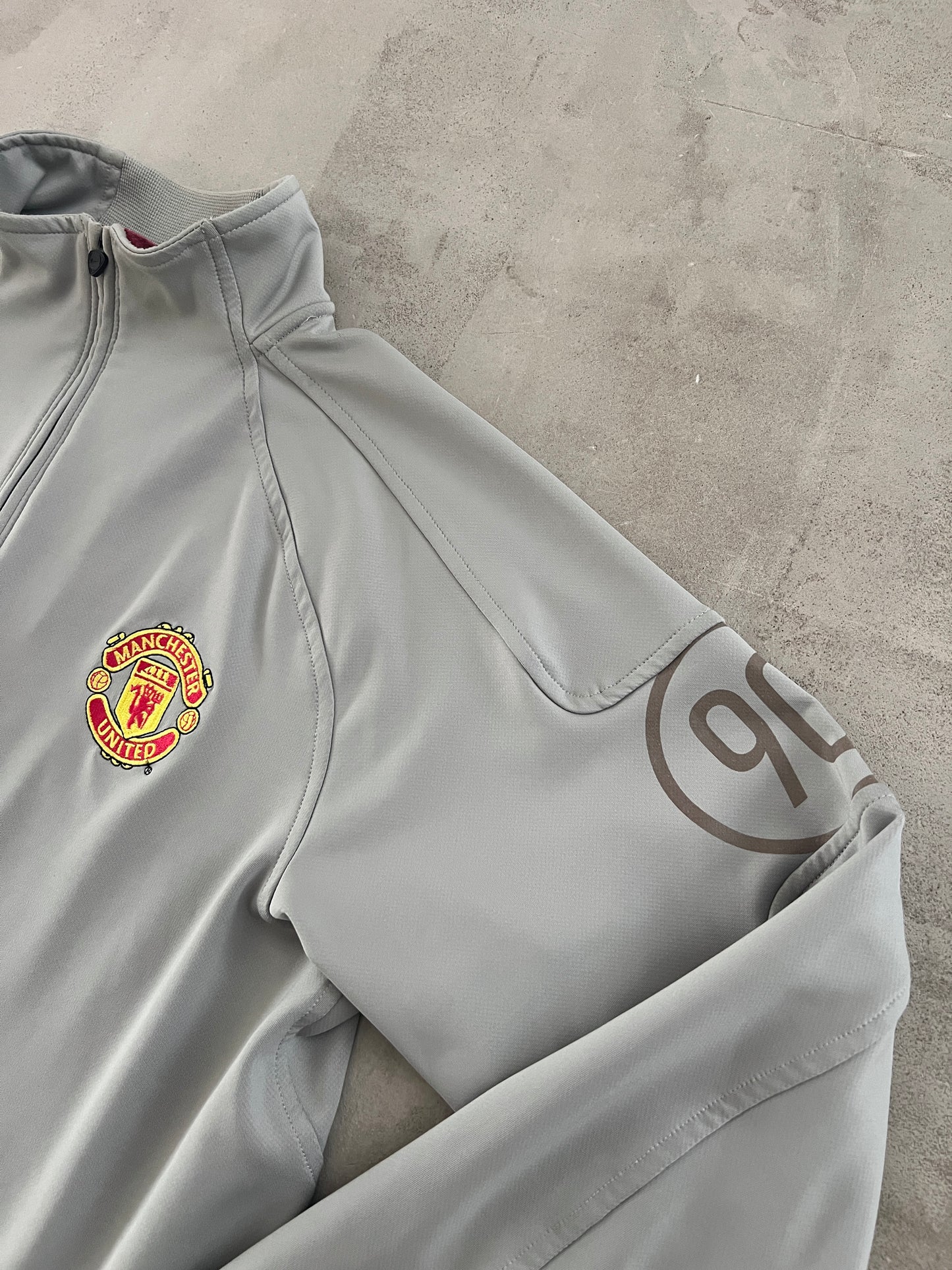 GREY MANCHESTER UNITED NIKE HALFZIP - 2000S - L/M