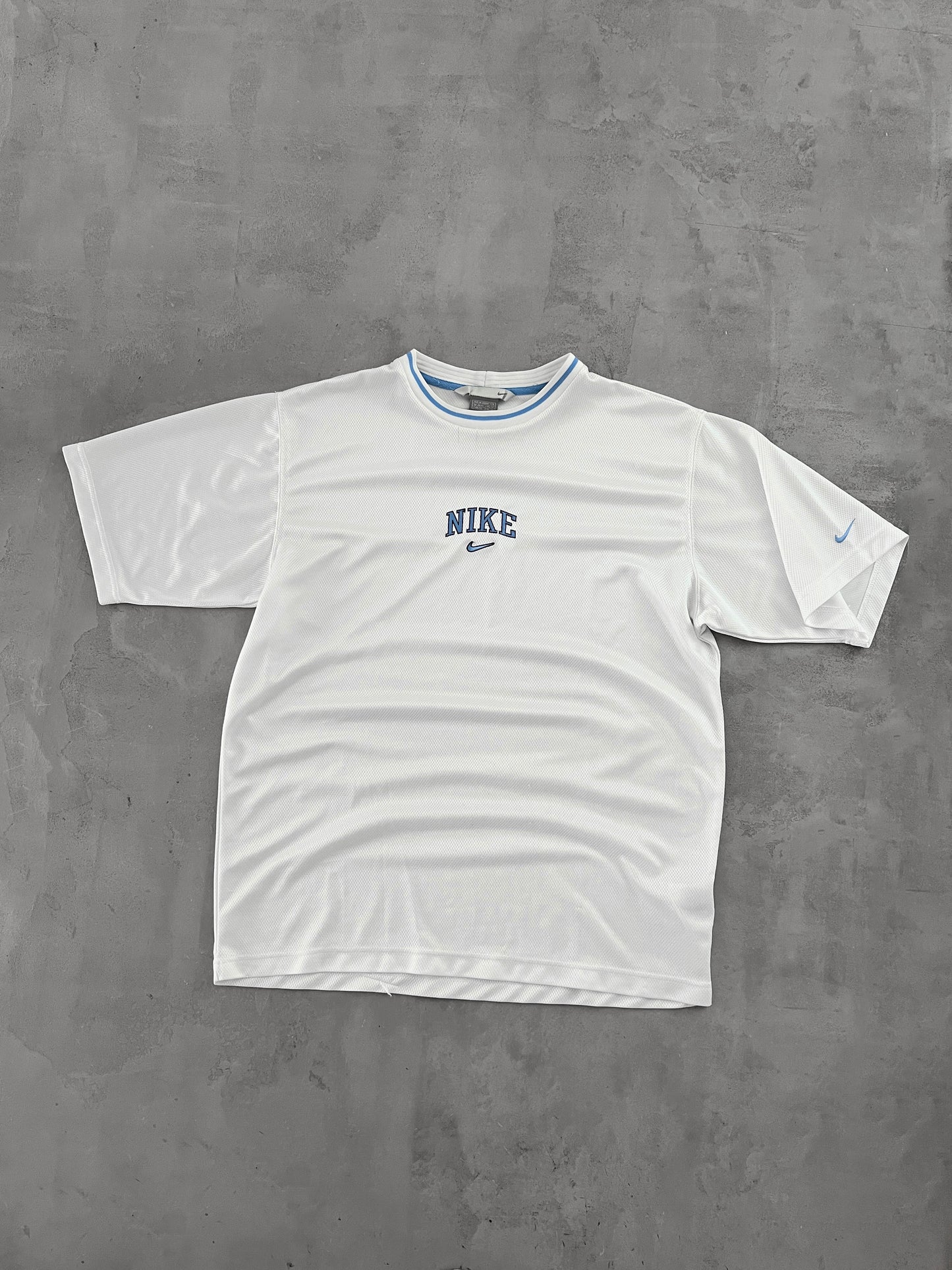 WHITE/BABY BLUE NIKE TEE - 2000S - L/XL