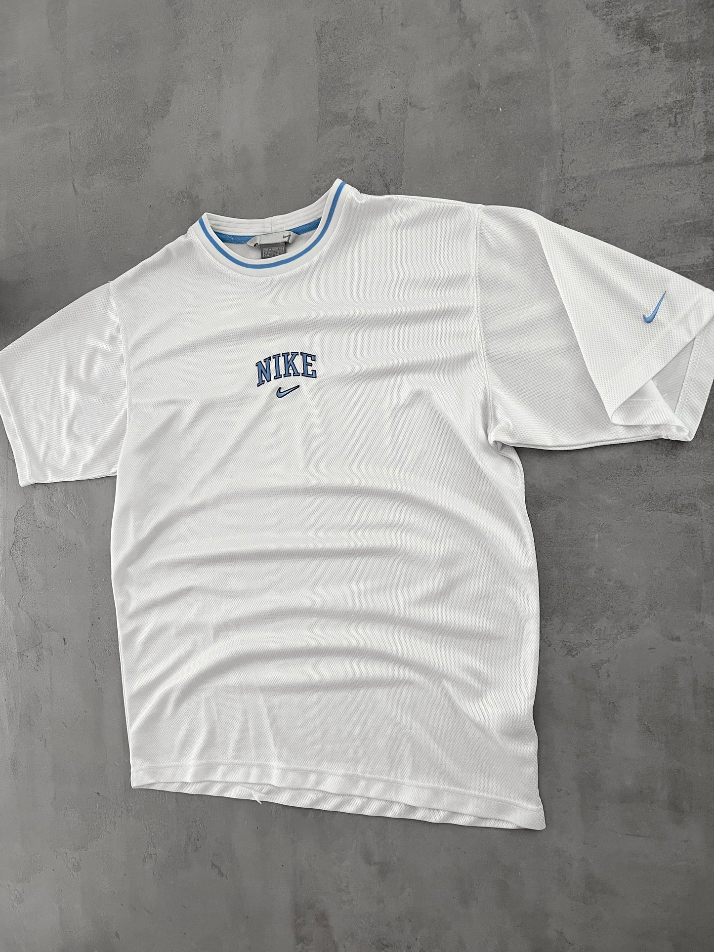 WHITE/BABY BLUE NIKE TEE - 2000S - L/XL