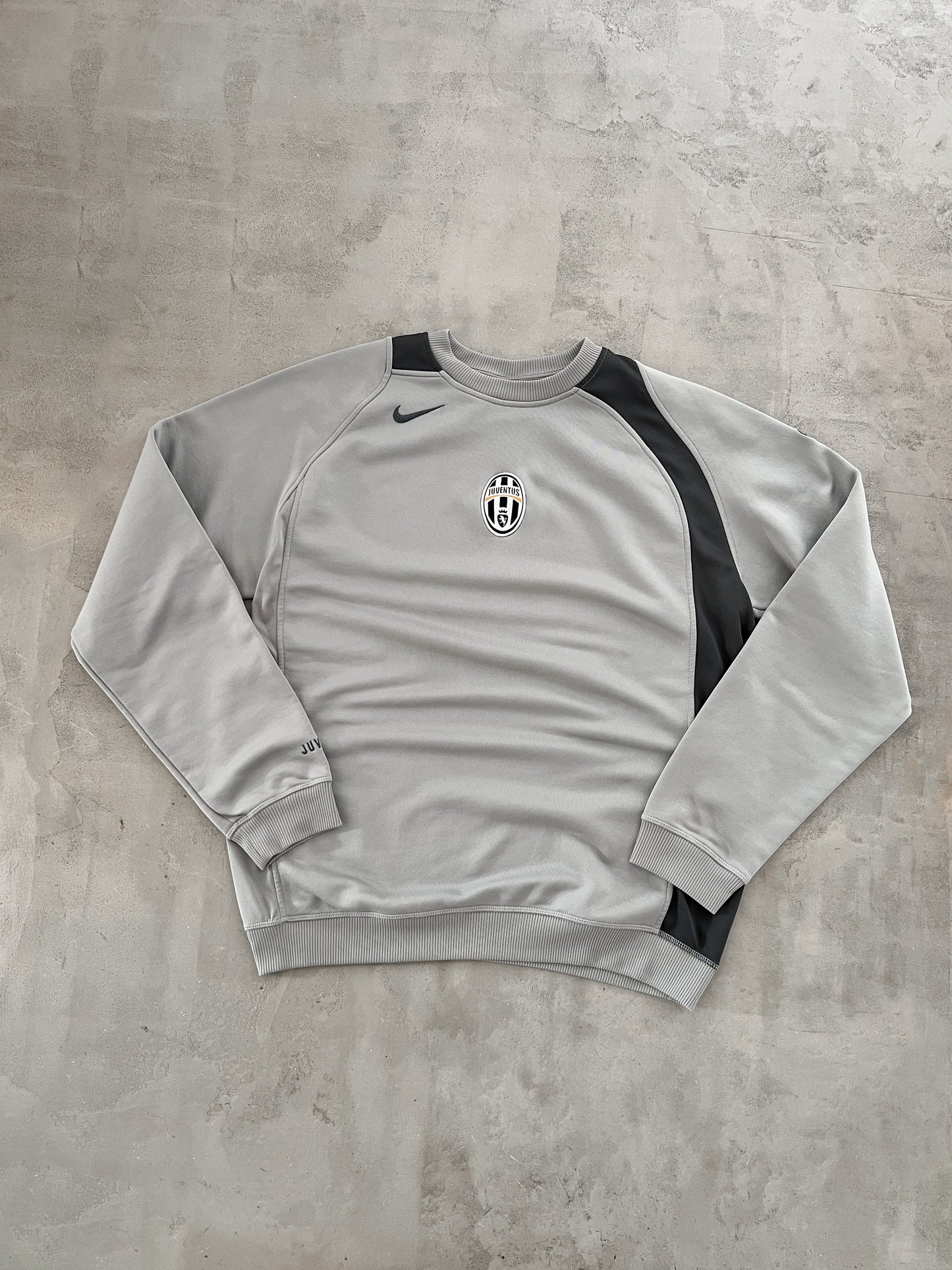 GREY JUVENTUS NIKE SWEATER - 2000S - L