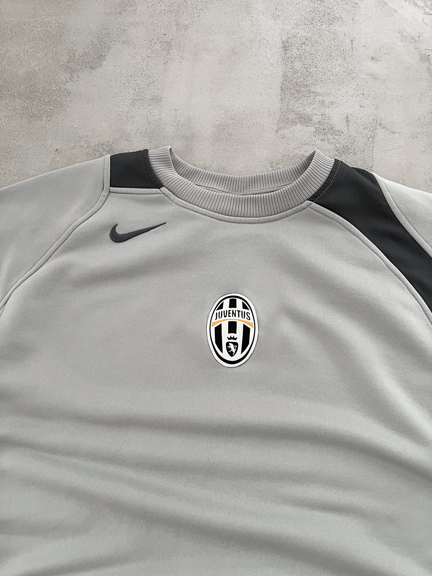 GREY JUVENTUS NIKE SWEATER - 2000S - L