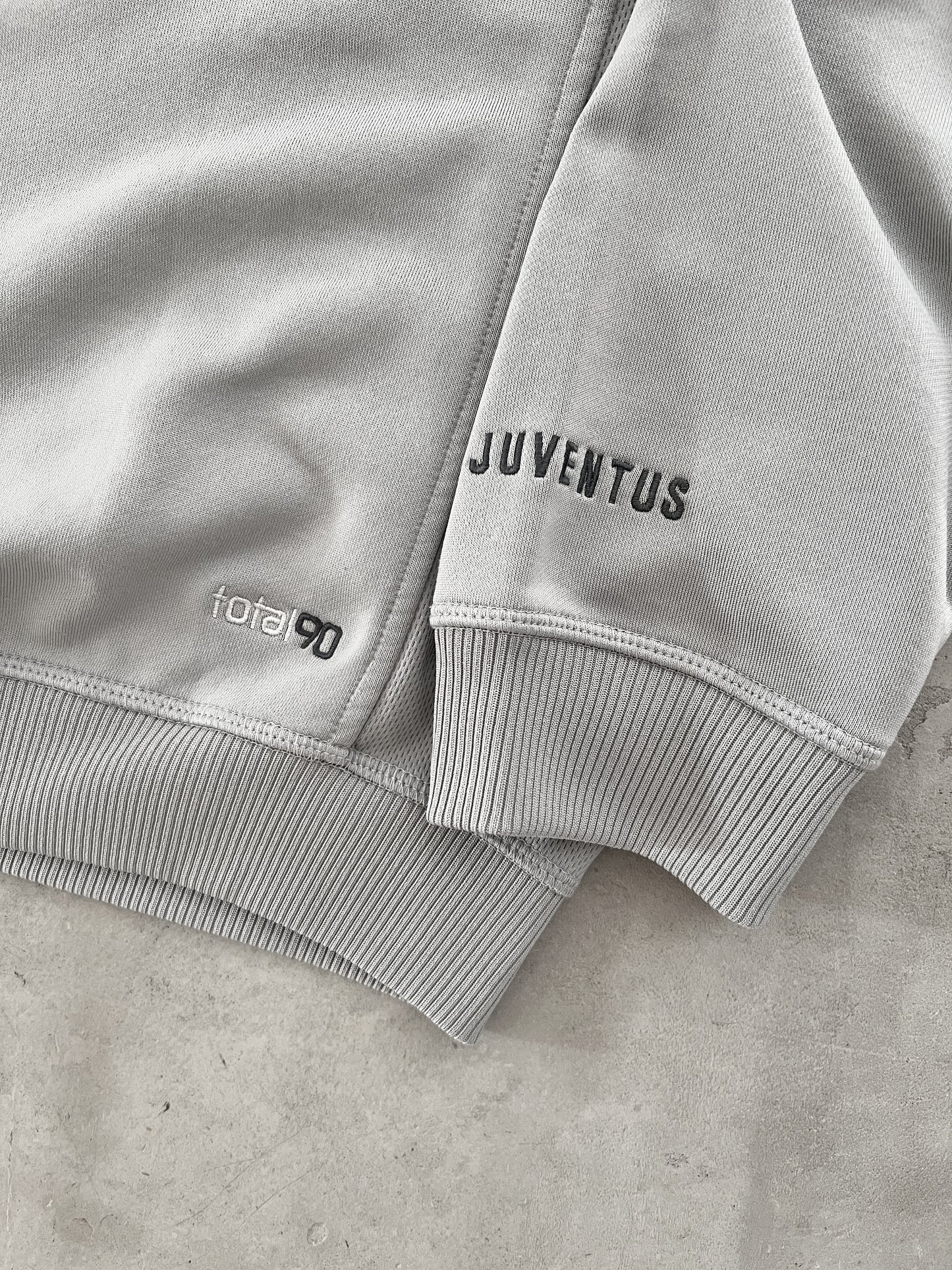 GREY JUVENTUS NIKE SWEATER - 2000S - L