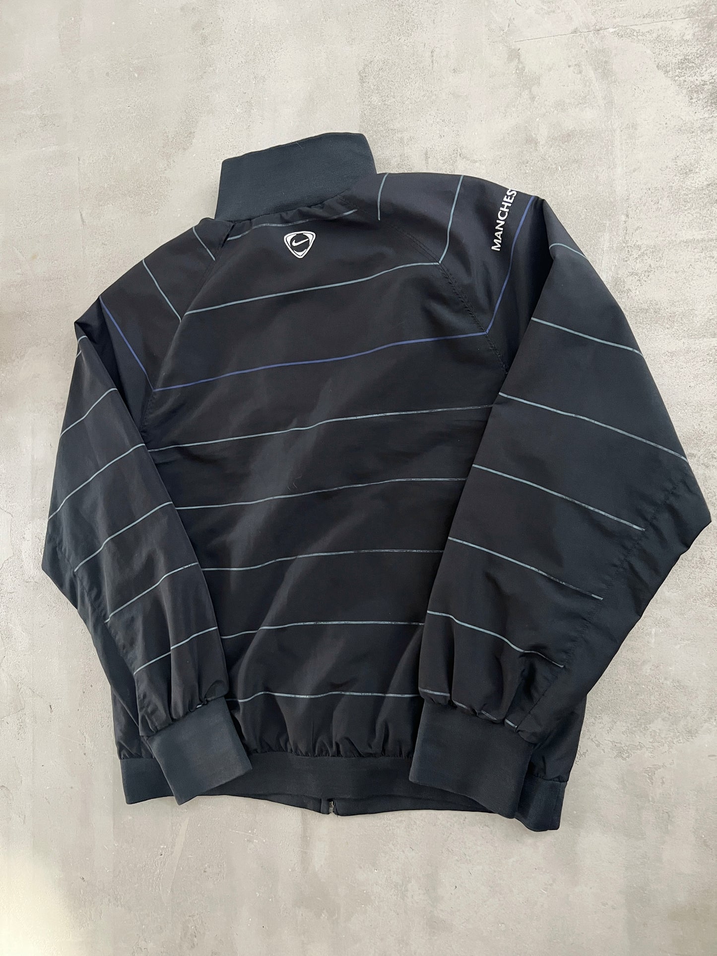 BLACK MANCHESTER UNITED NIKE JACKET - 2000S - L