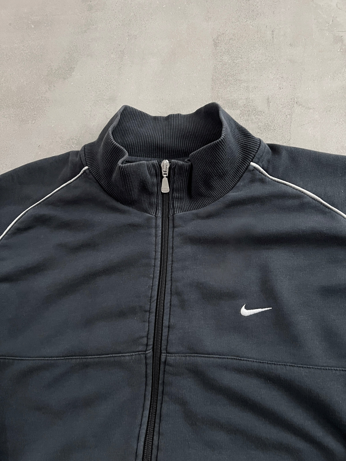 BLACK NIKE TRACK JACKET - 2000S - L