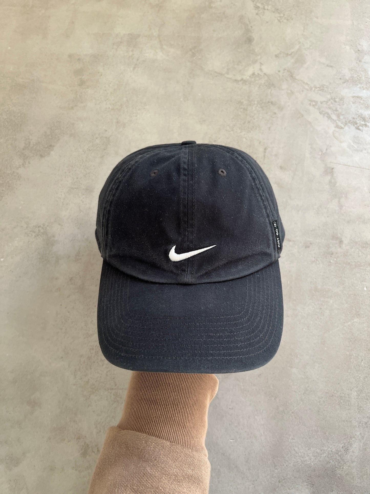 FADED BLACK NIKE CAP - 2000S