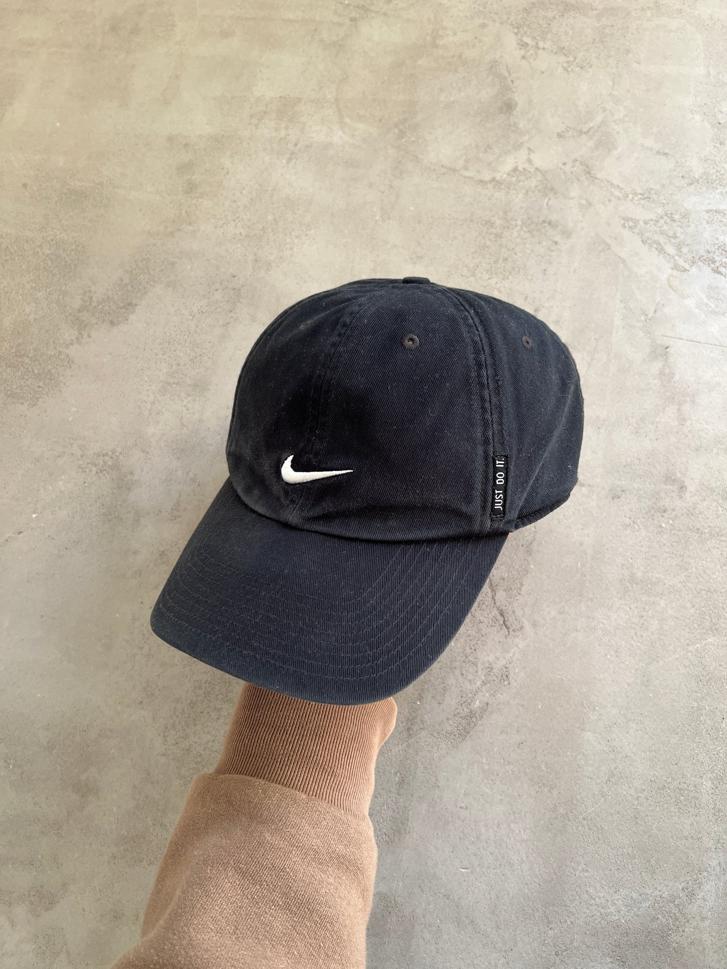 FADED BLACK NIKE CAP - 2000S