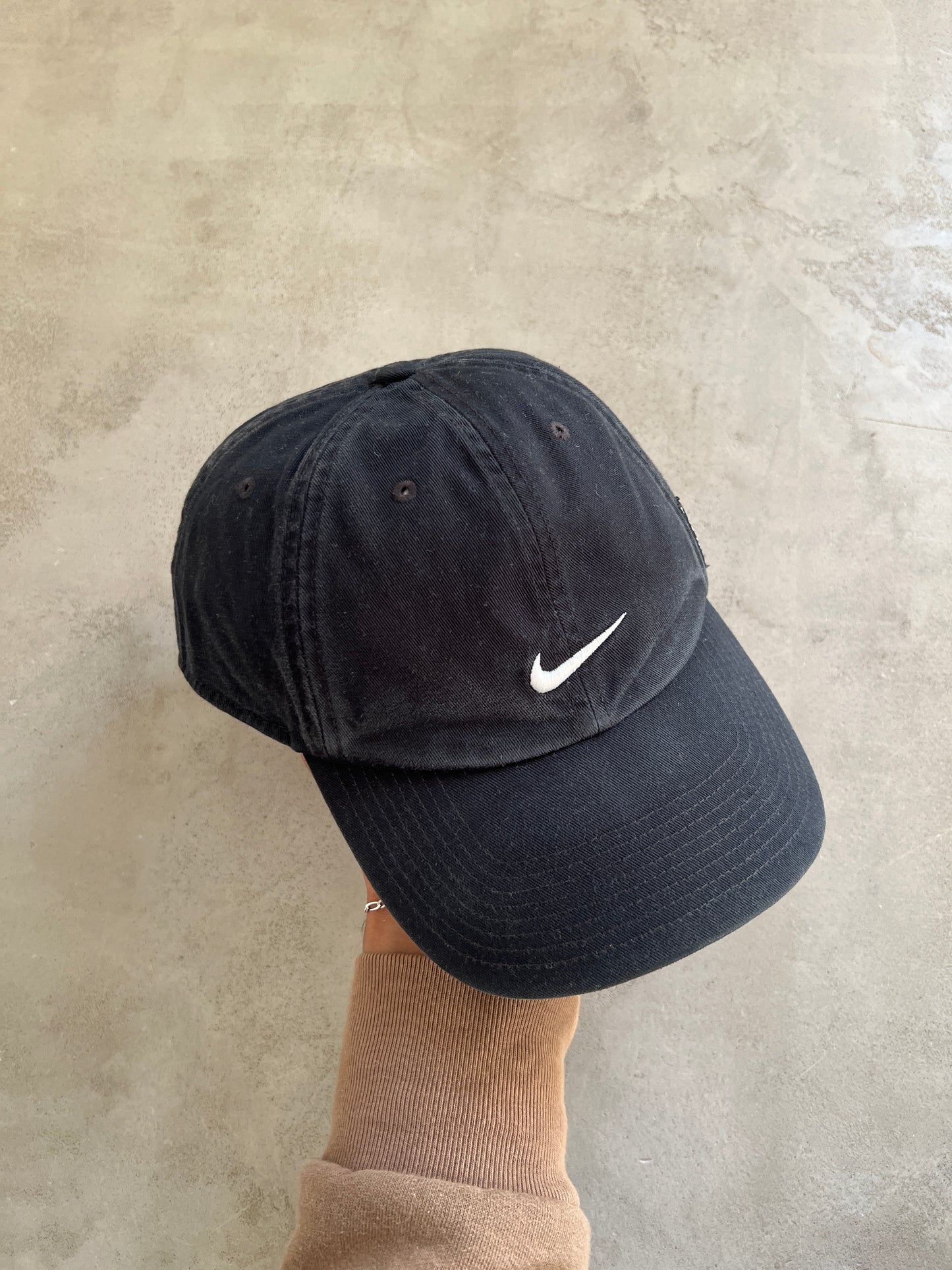 FADED BLACK NIKE CAP - 2000S