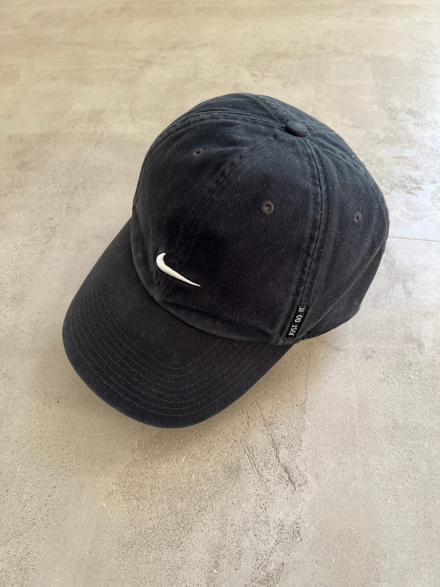 FADED BLACK NIKE CAP - 2000S