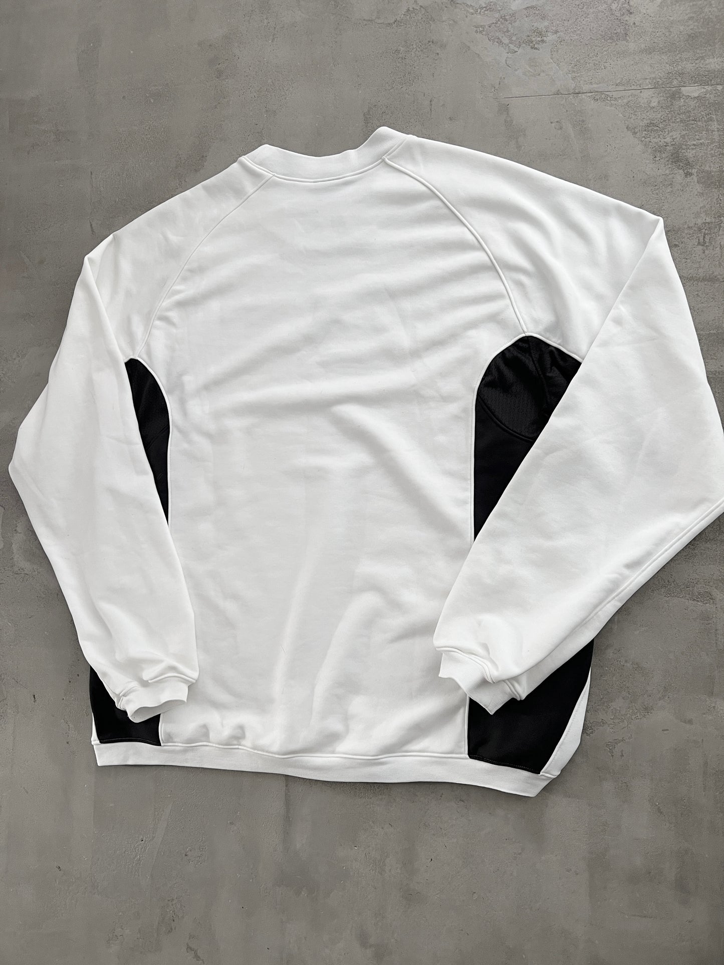 WHITE NIKE SWEATER - 2000S - XL