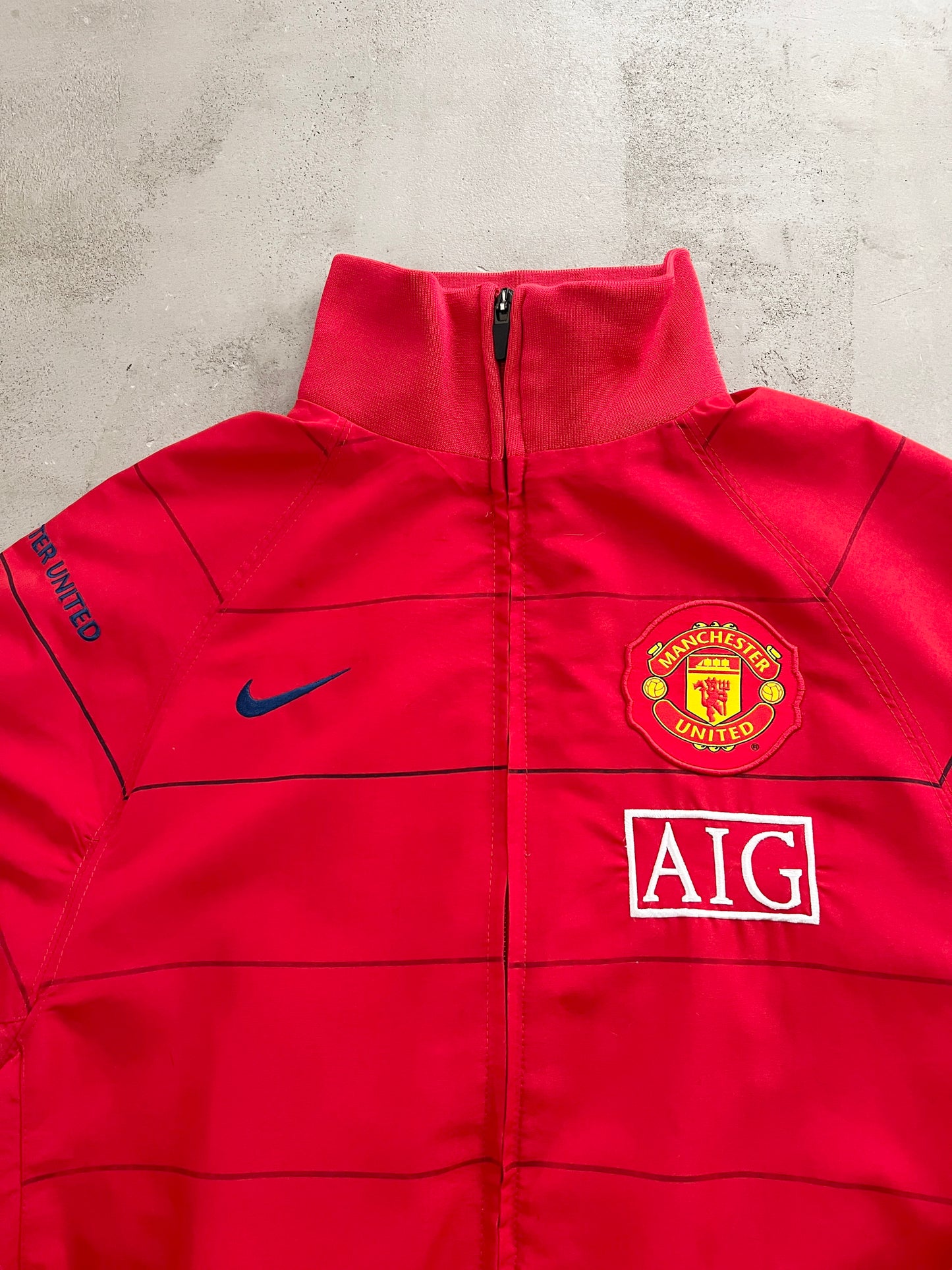 RED MANCHESTER UNITED NIKE JACKET - 2000S - S