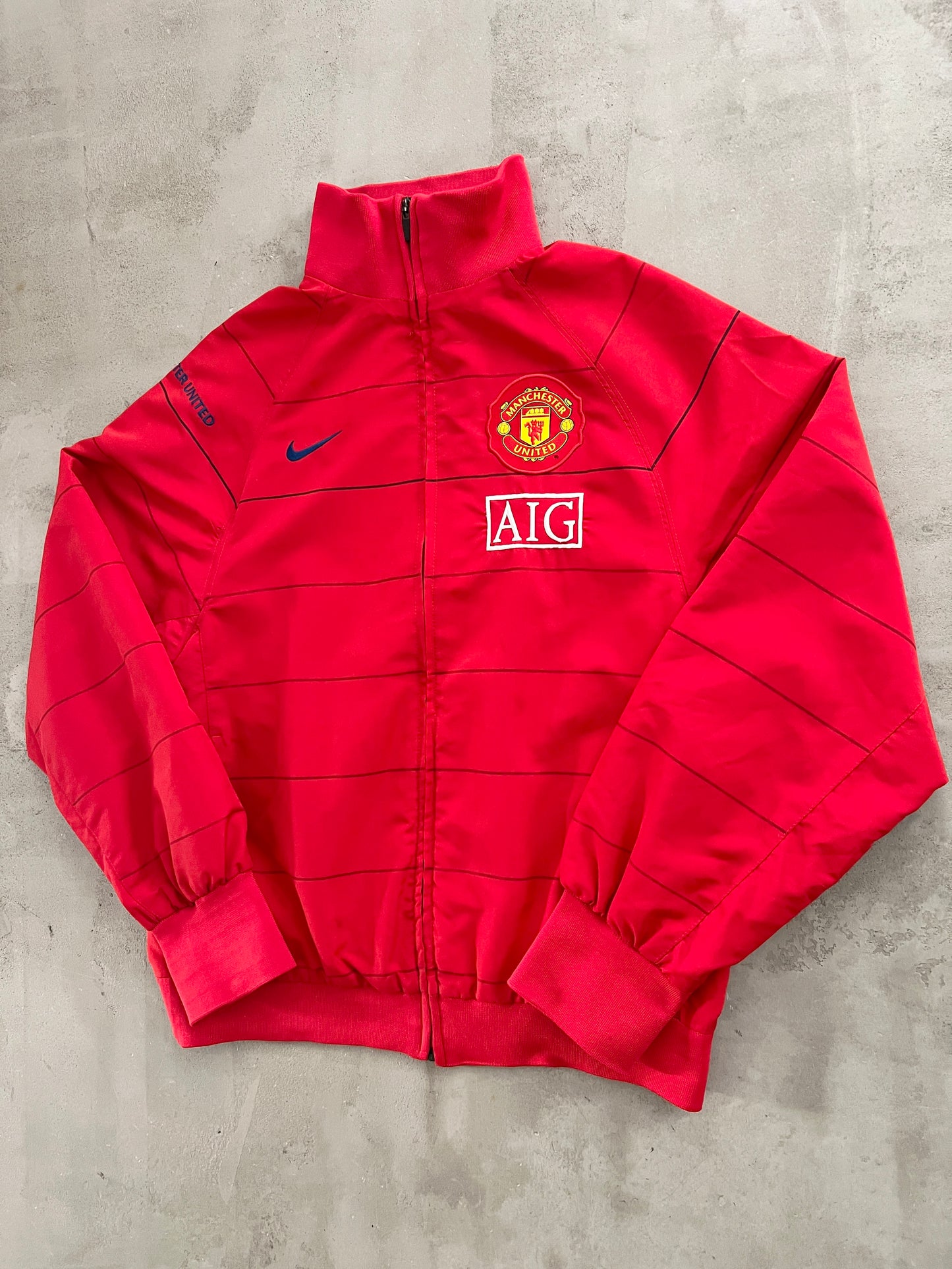 RED MANCHESTER UNITED NIKE JACKET - 2000S - S
