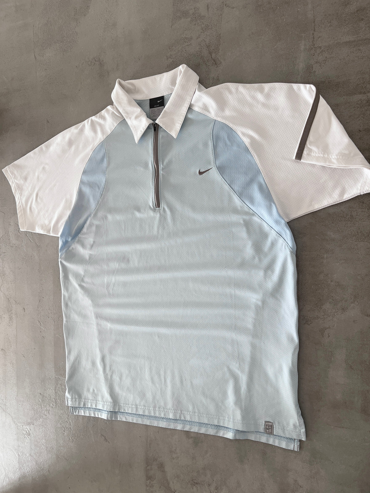 BABY BLUE NIKE COURT POLO - 2000S - L
