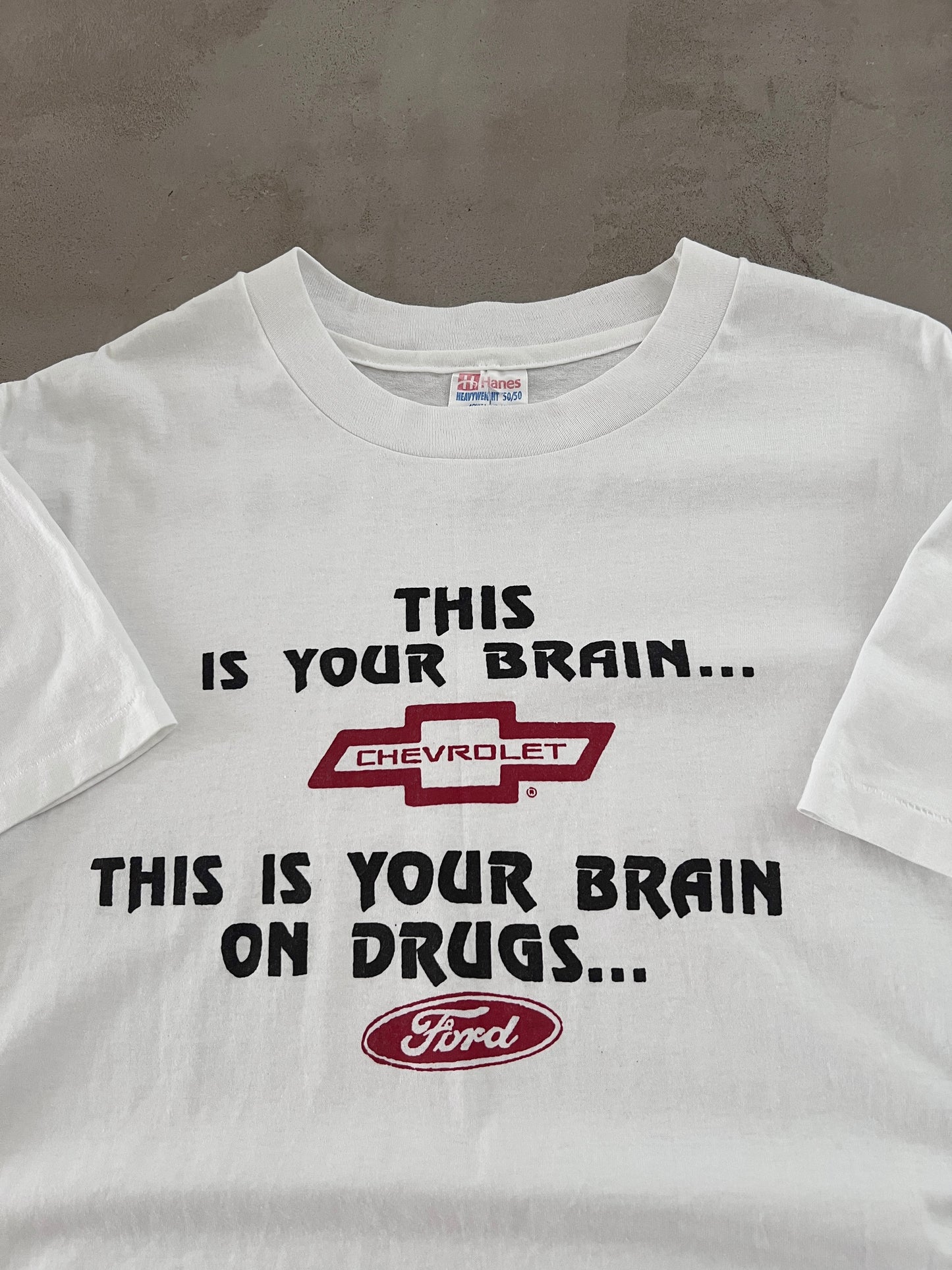 WHITE FORD VS CHEVROLET BRAIN TEE - 1990S - L/XL