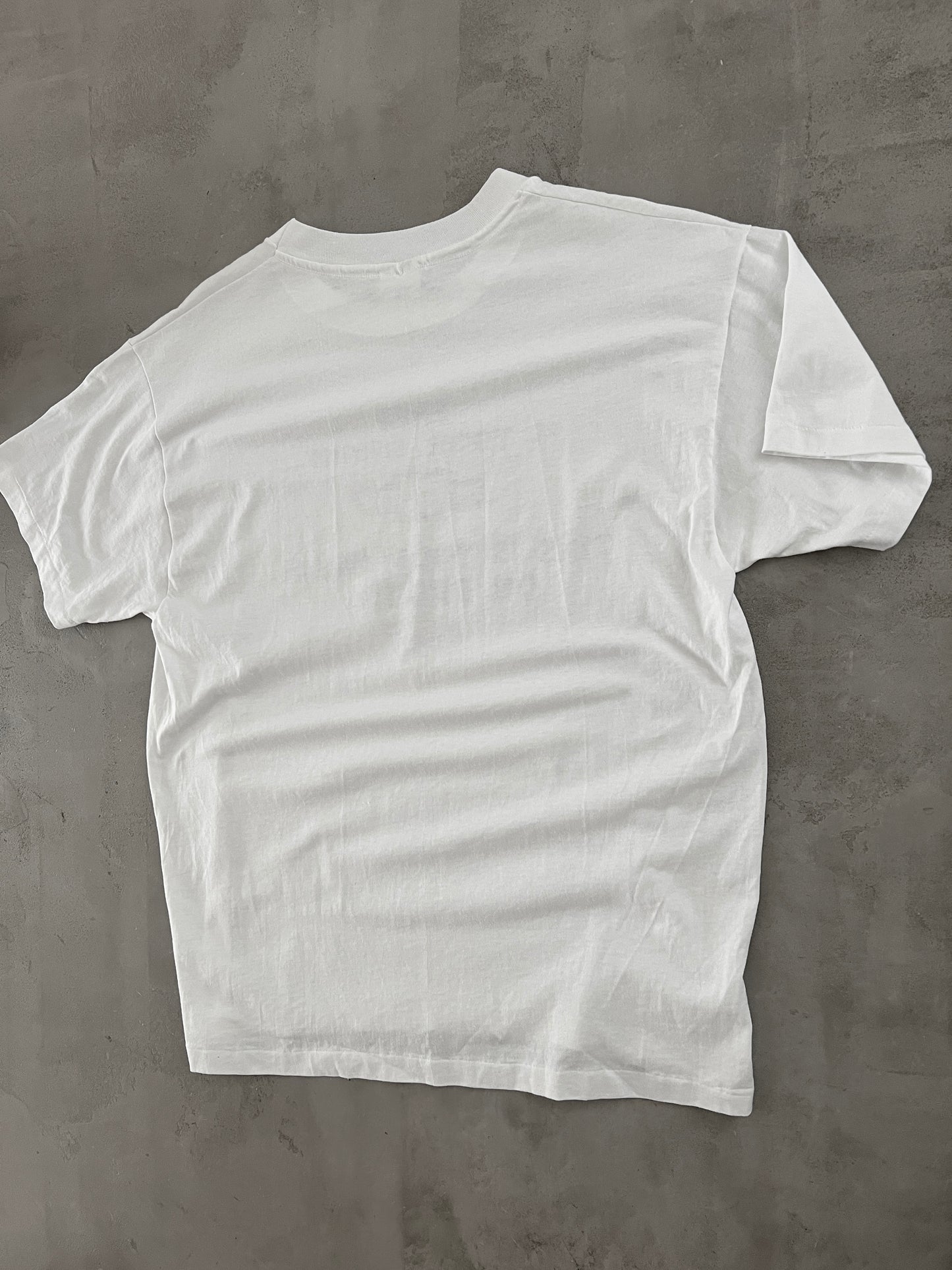 WHITE FORD VS CHEVROLET BRAIN TEE - 1990S - L/XL