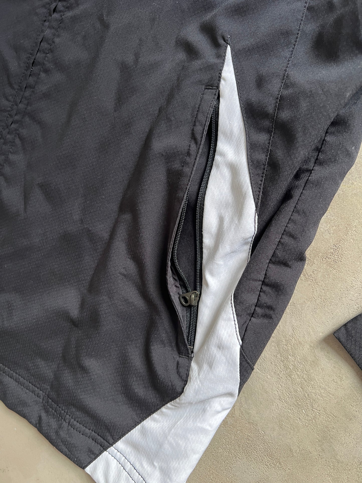 BLACK MANCHESTER UNITED TRACK JACKET - 2000S - M