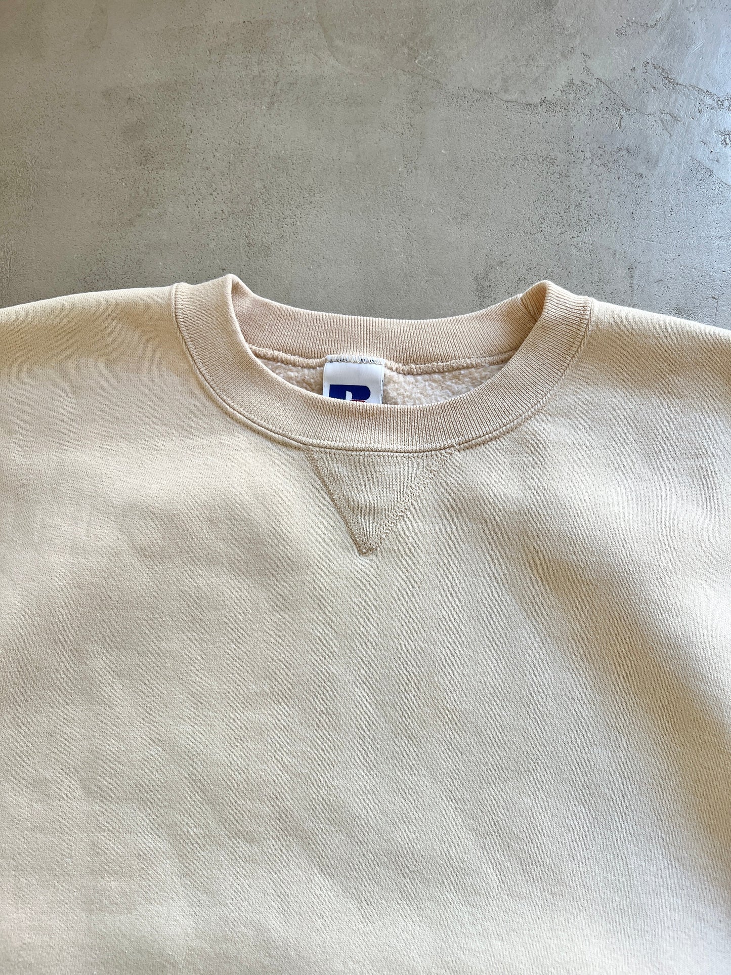 CREME RUSSELL ATHLETIC SWEATER - 1990S - L/M