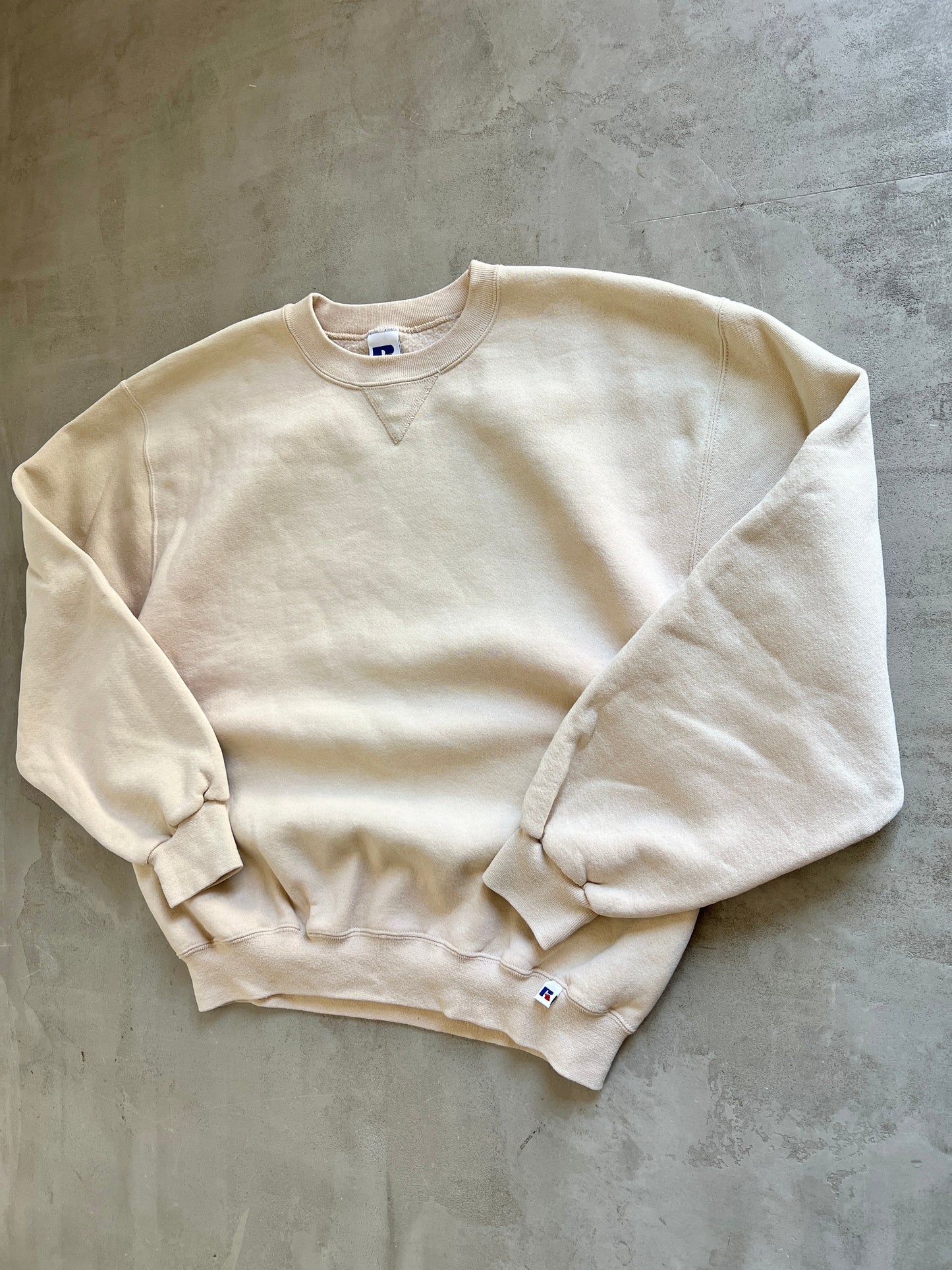 CREME RUSSELL ATHLETIC SWEATER - 1990S - L/M