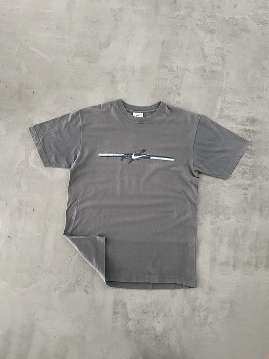 FADED GREY NIKE TEE - 1990S - M